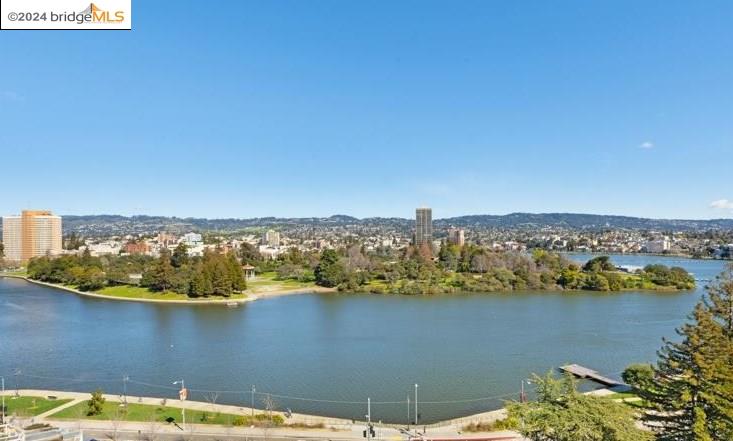 Detail Gallery Image 2 of 41 For 177 19th St 4d,  Oakland,  CA 94612 - 2 Beds | 2 Baths