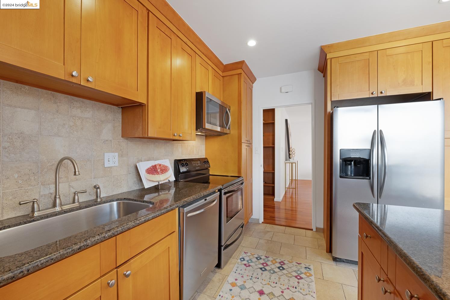 Detail Gallery Image 18 of 41 For 177 19th St 4d,  Oakland,  CA 94612 - 2 Beds | 2 Baths
