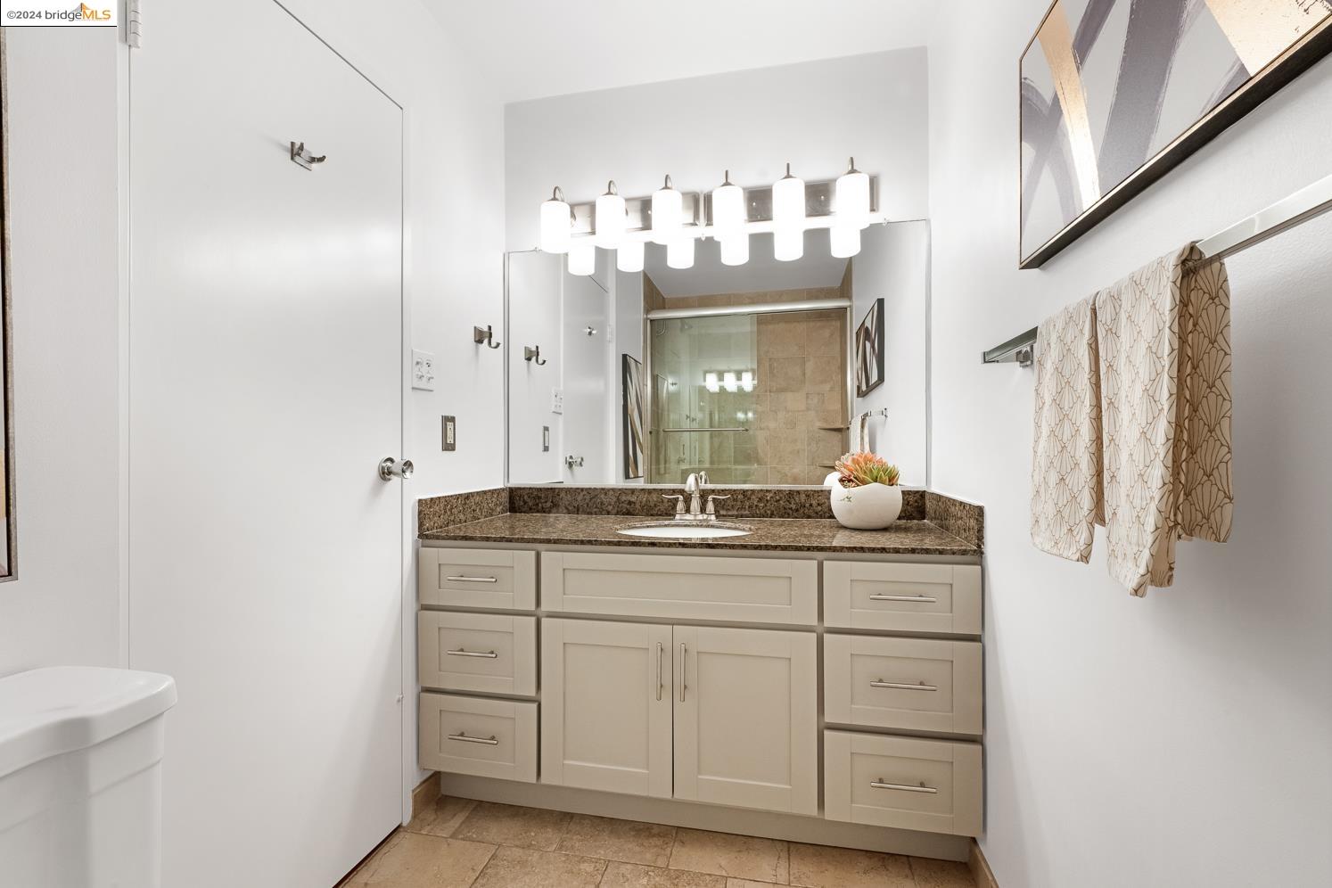 Detail Gallery Image 22 of 41 For 177 19th St 4d,  Oakland,  CA 94612 - 2 Beds | 2 Baths