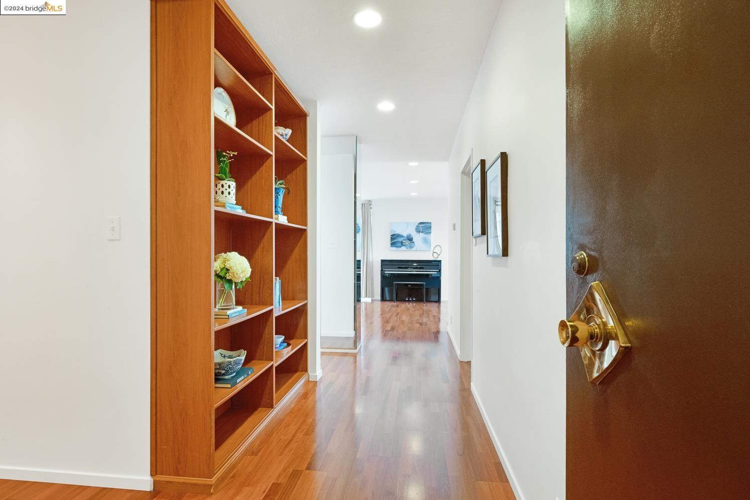 Detail Gallery Image 4 of 41 For 177 19th St 4d,  Oakland,  CA 94612 - 2 Beds | 2 Baths