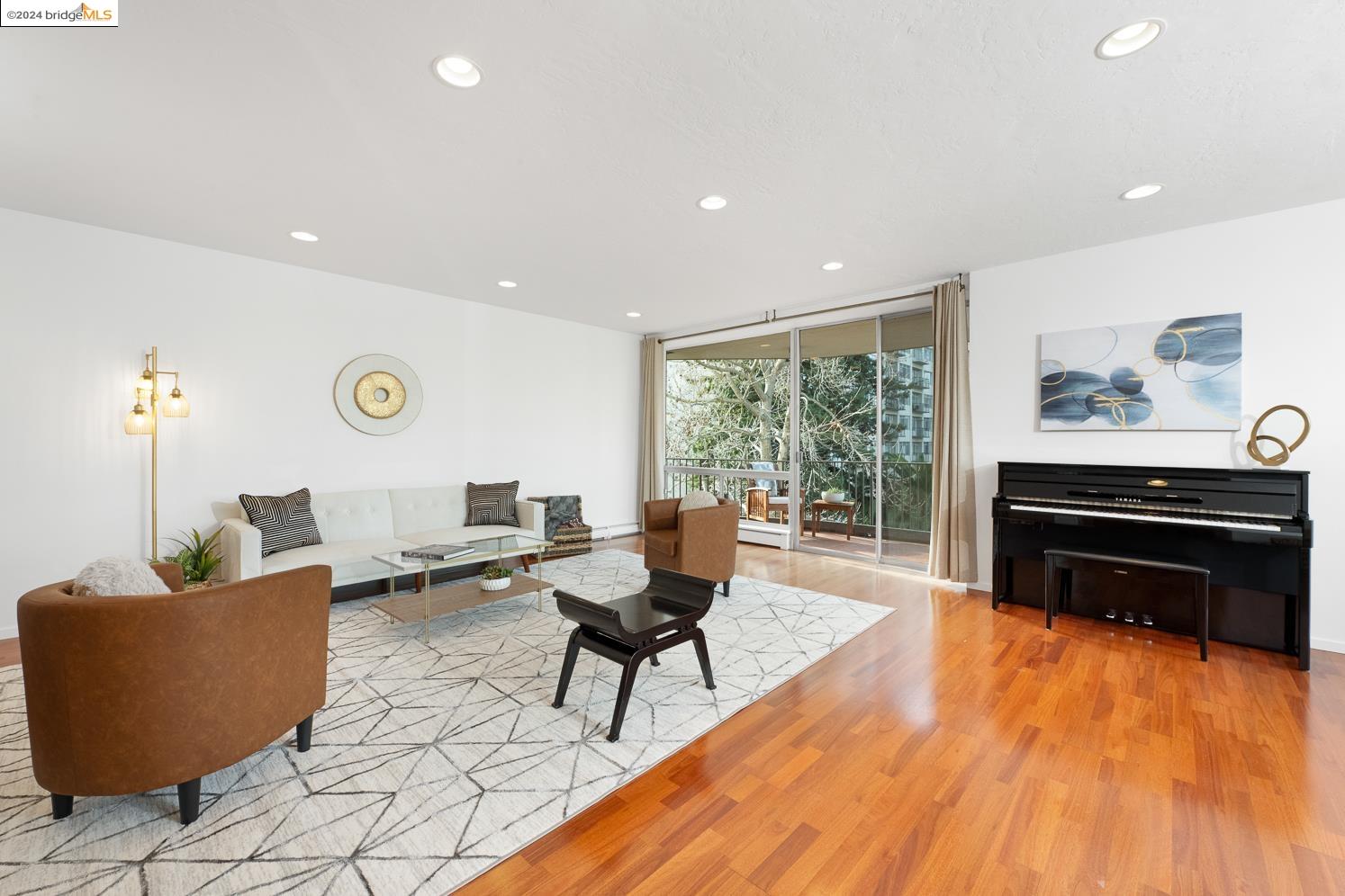 Detail Gallery Image 5 of 41 For 177 19th St 4d,  Oakland,  CA 94612 - 2 Beds | 2 Baths