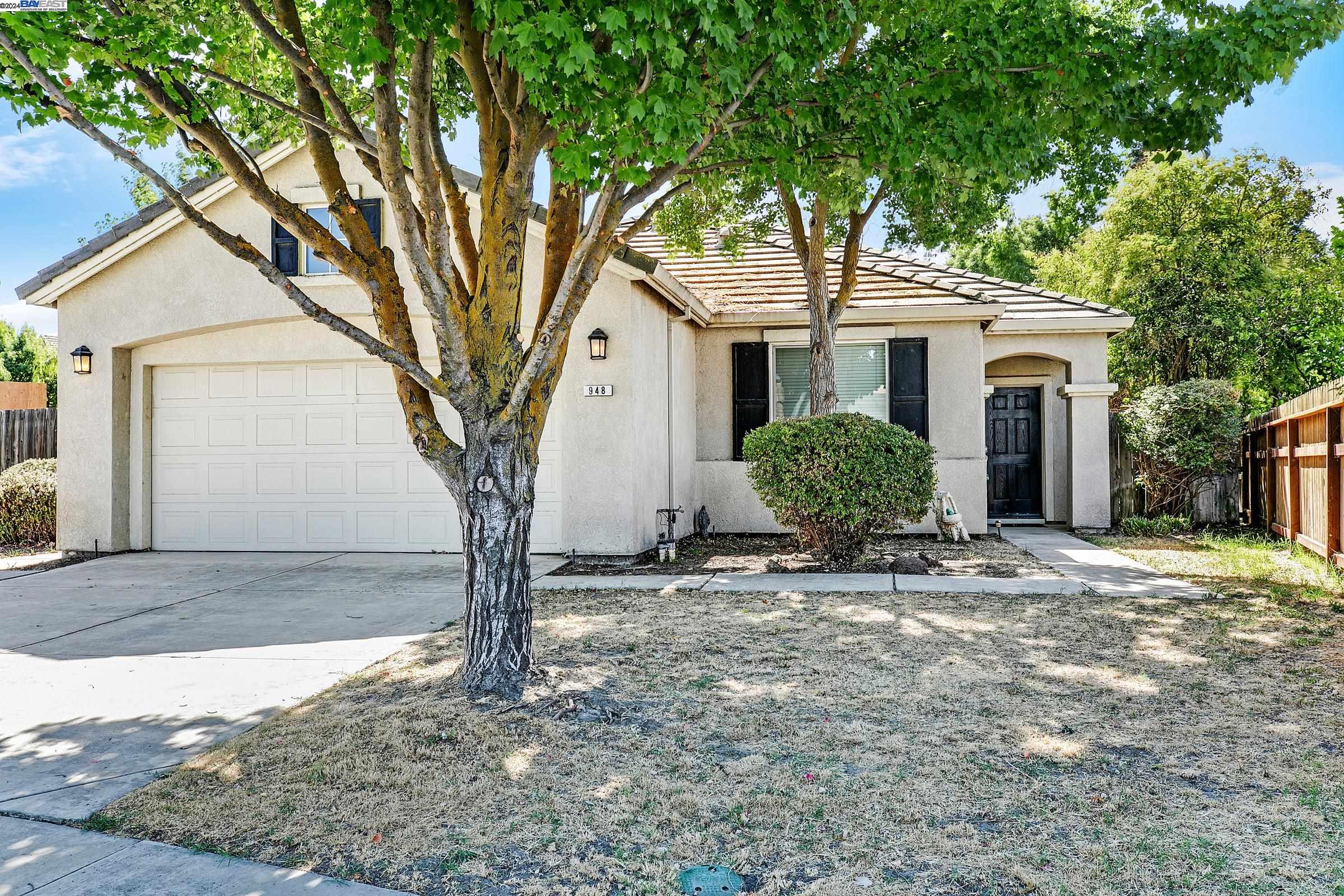 Detail Gallery Image 2 of 31 For 948 Monarch Ct, Manteca,  CA 95337 - 3 Beds | 2 Baths