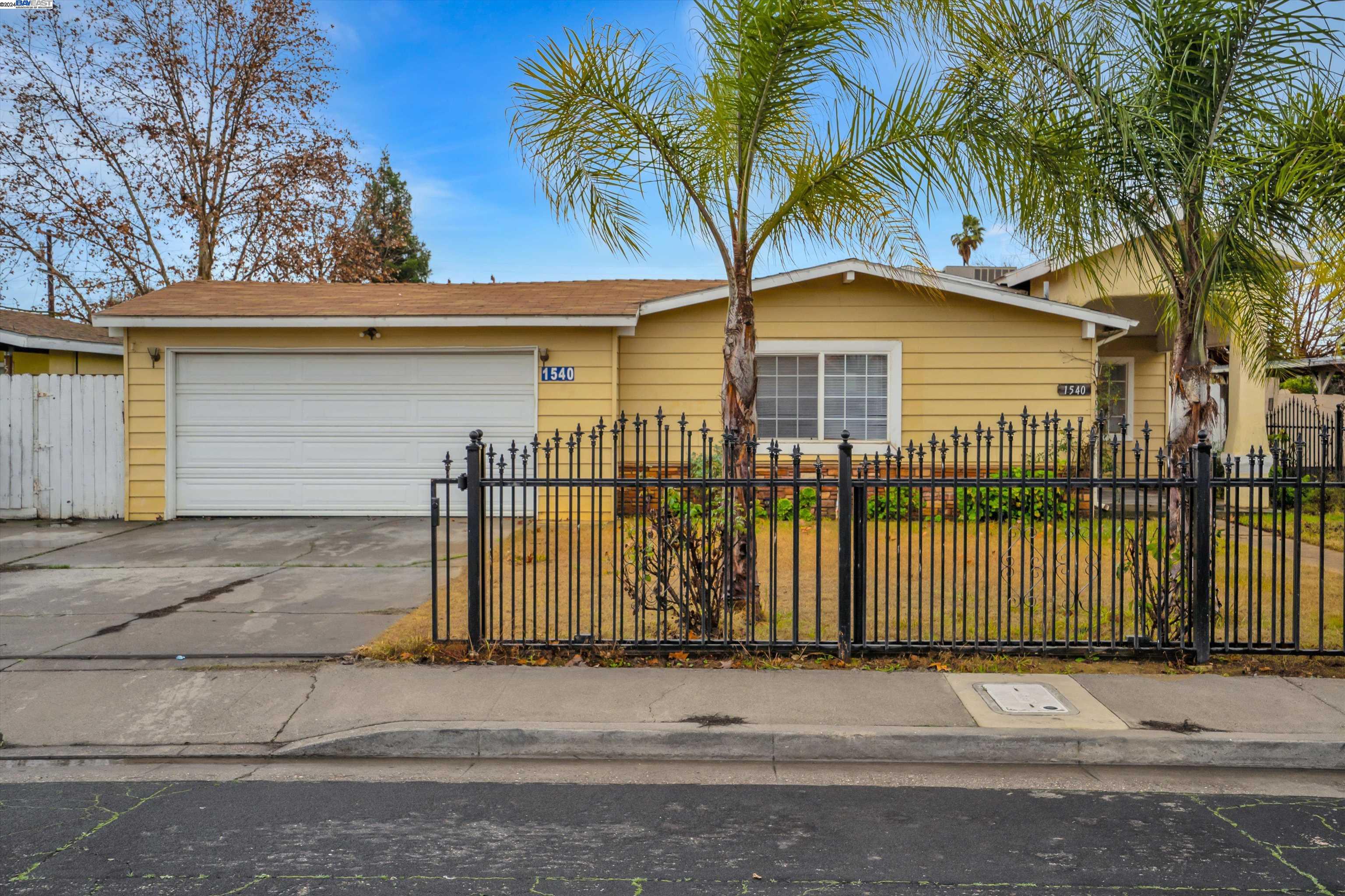 Detail Gallery Image 1 of 1 For 1540 Primrose Ave, Merced,  CA 95340 - 3 Beds | 2 Baths