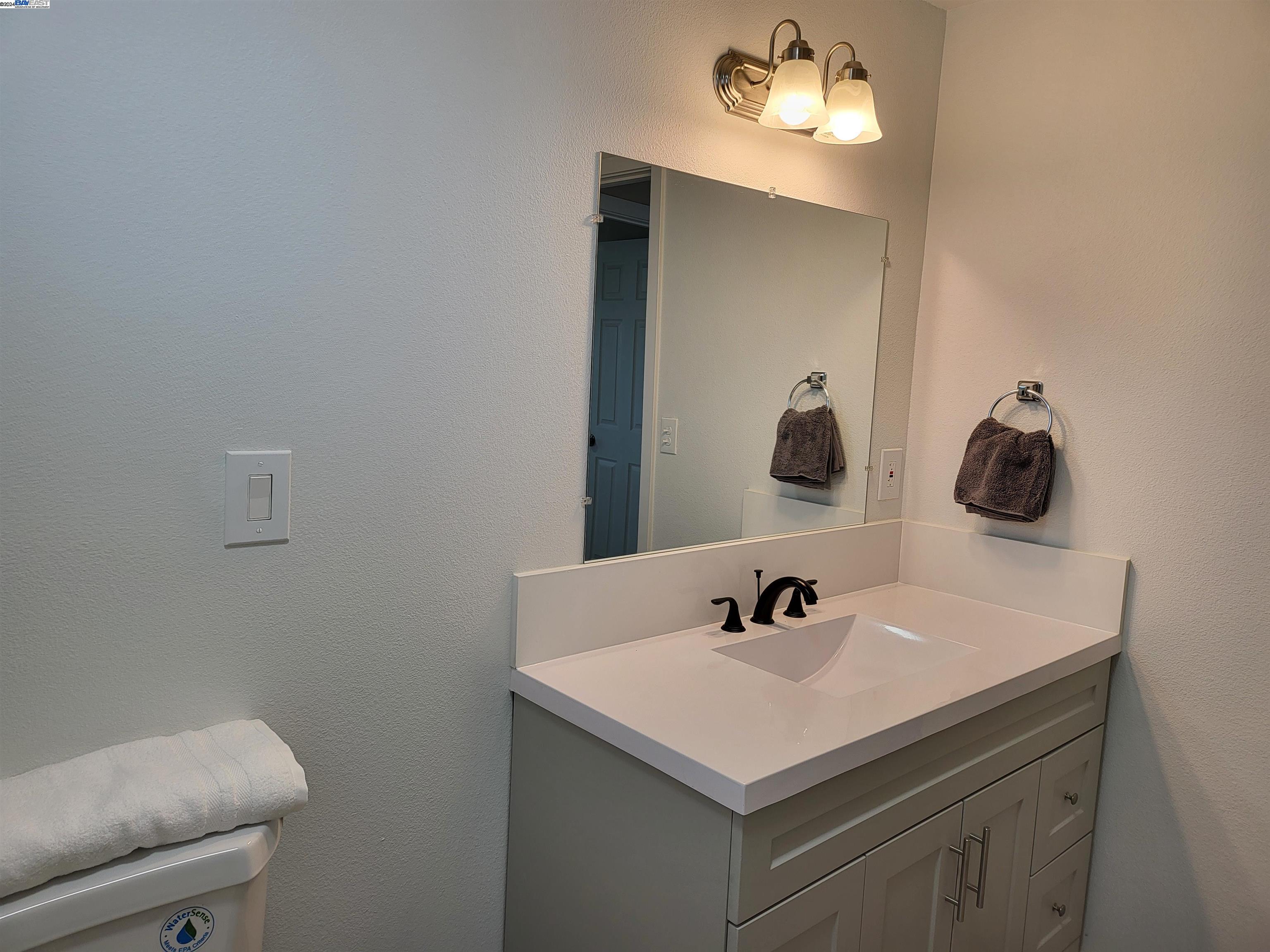Detail Gallery Image 14 of 14 For 5511 19th Avenue, Sacramento,  CA 95820 - 4 Beds | 2/1 Baths