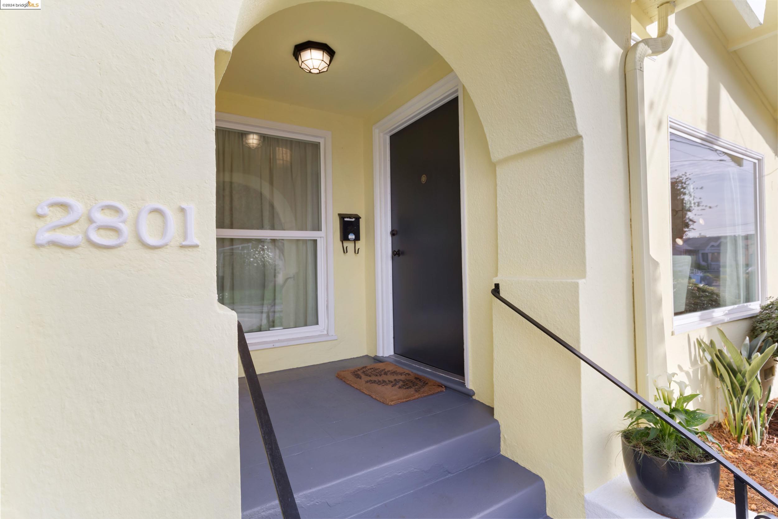 Detail Gallery Image 1 of 1 For 2801 Stanton St, Berkeley,  CA 94702 - 2 Beds | 1 Baths