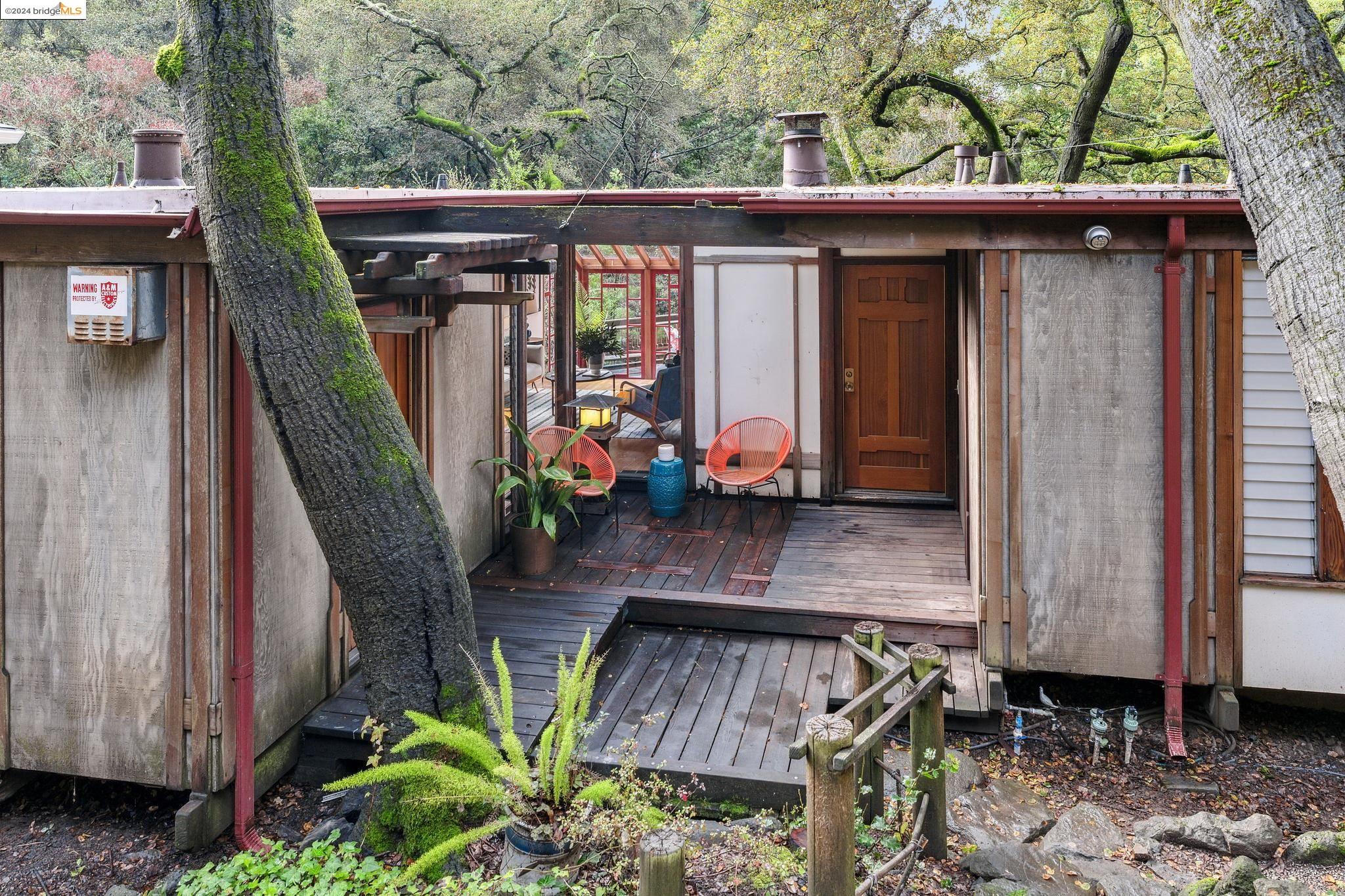 Detail Gallery Image 1 of 1 For 62 Larry Ln, Oakland,  CA 94611 - 2 Beds | 2 Baths