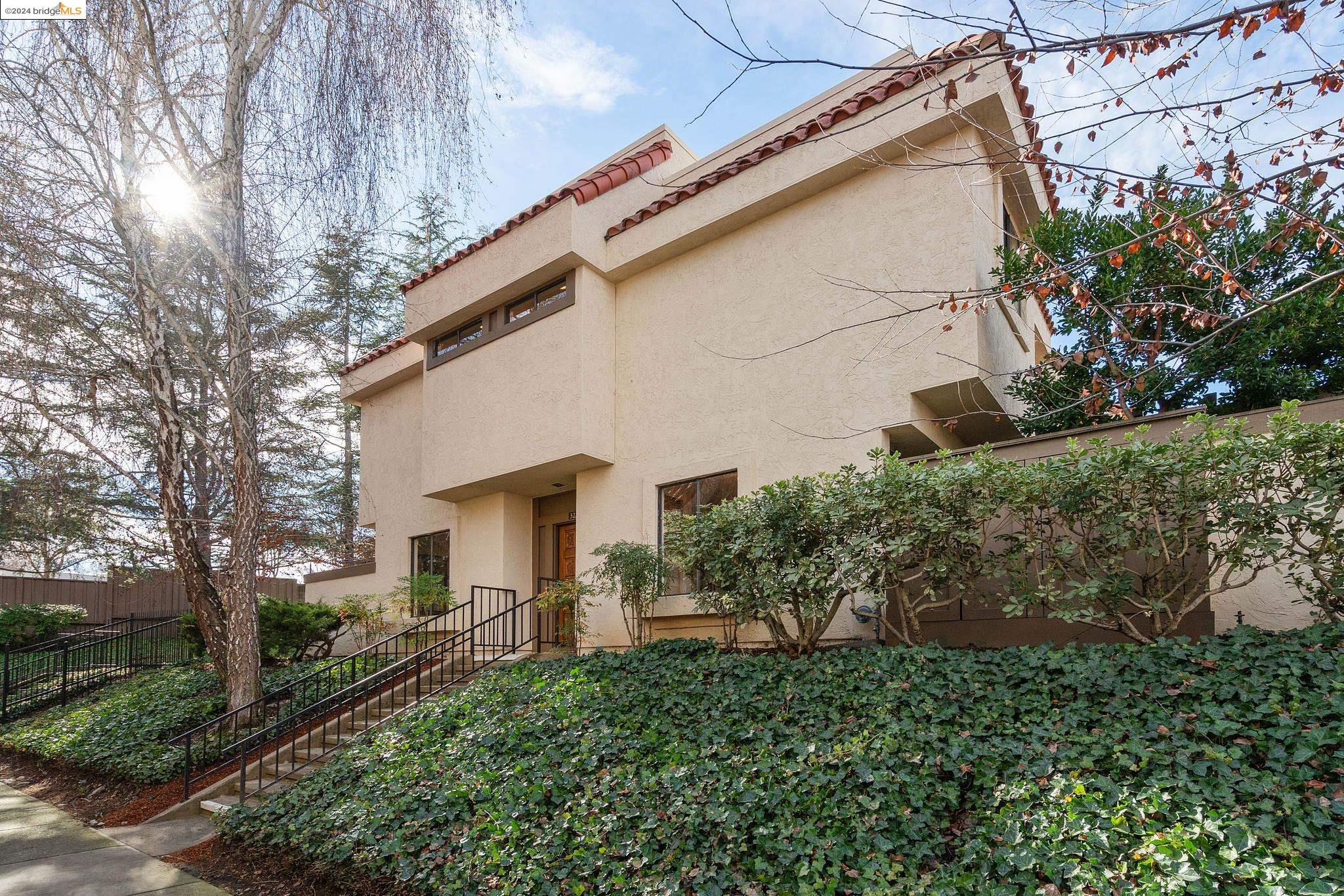 Detail Gallery Image 1 of 1 For 323 Preakness Court, Walnut Creek,  CA 94597 - 2 Beds | 2/1 Baths