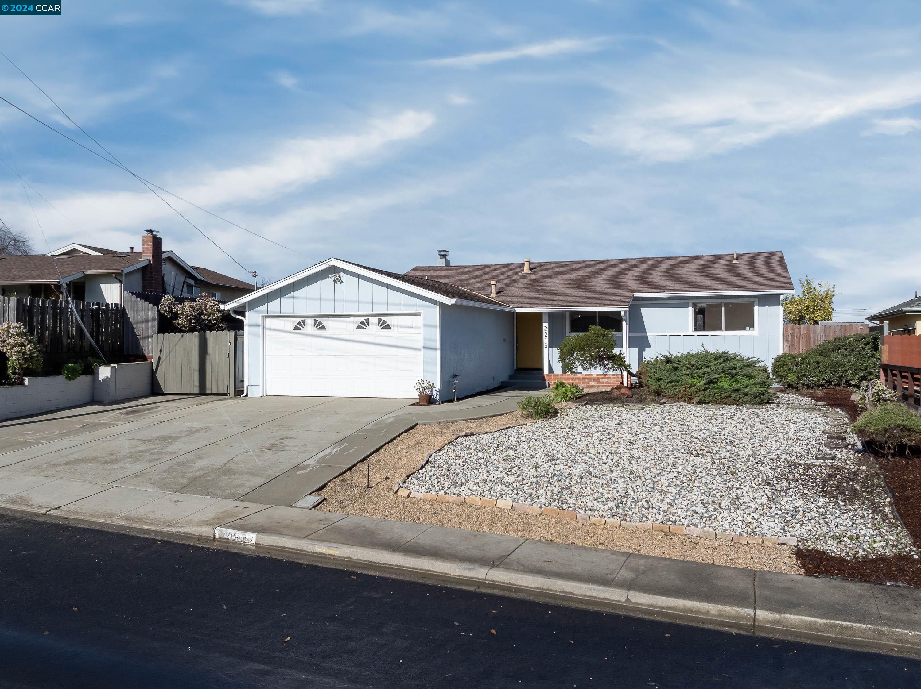 Detail Gallery Image 1 of 1 For 2215 Del Monte Dr, San Pablo,  CA 94806 - 3 Beds | 2 Baths
