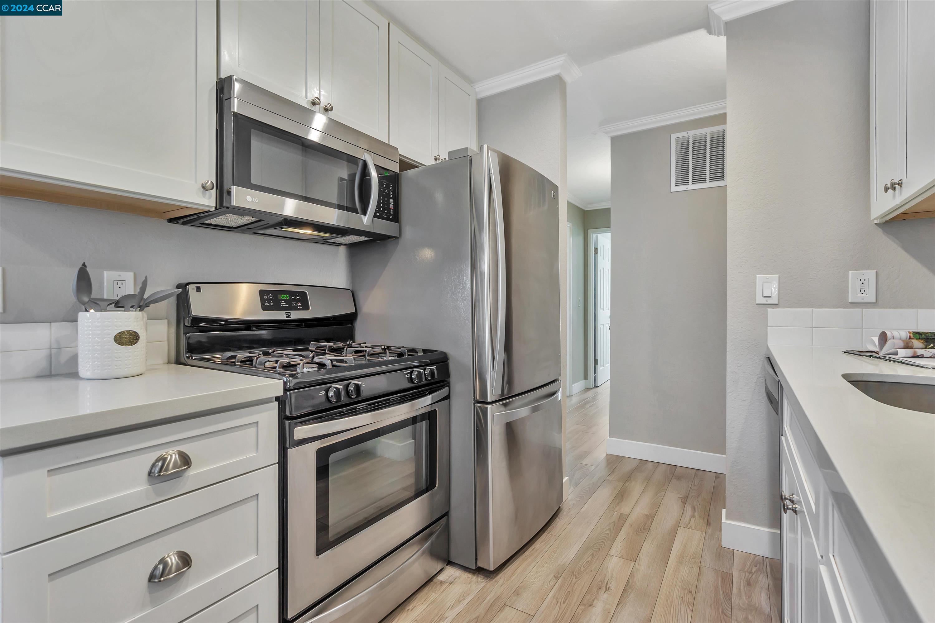 Photo #5: 41048556 Listing 
