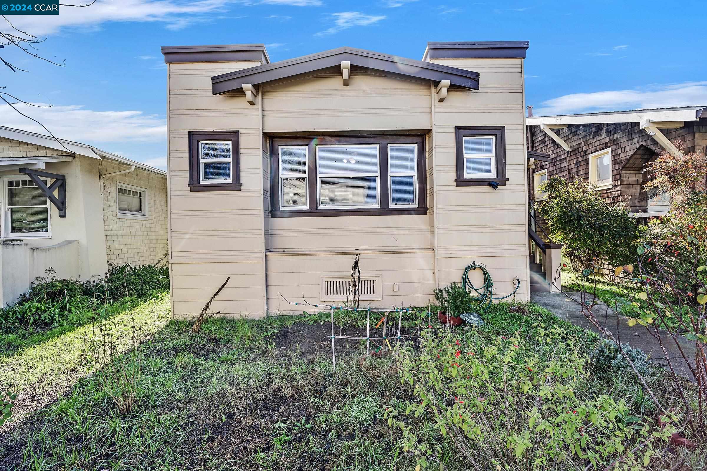 Detail Gallery Image 1 of 1 For 1131 Capitol St, Vallejo,  CA 94590 - 3 Beds | 1 Baths