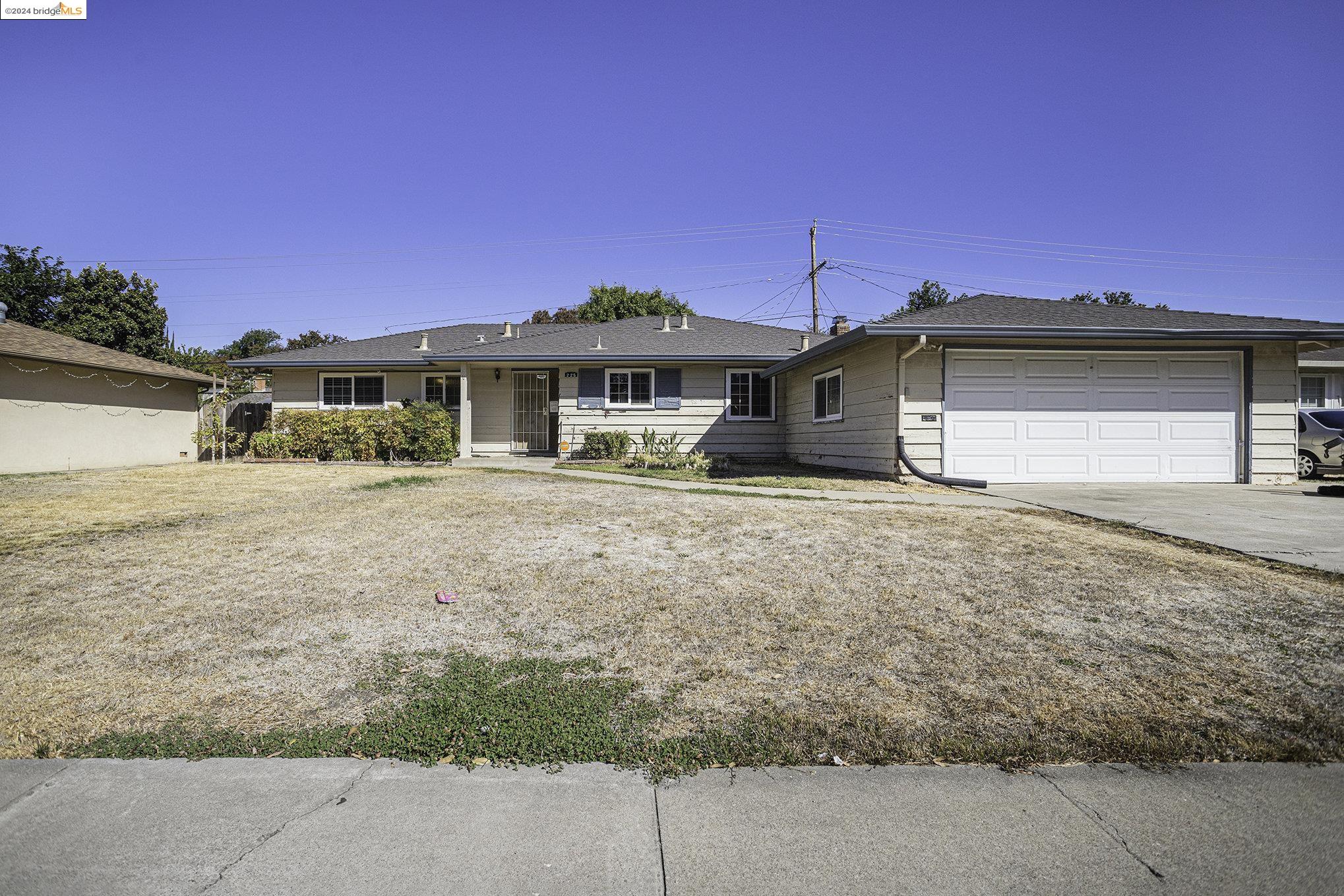 Detail Gallery Image 1 of 24 For 225 E El Campo Ave, Stockton,  CA 95207 - 3 Beds | 2 Baths