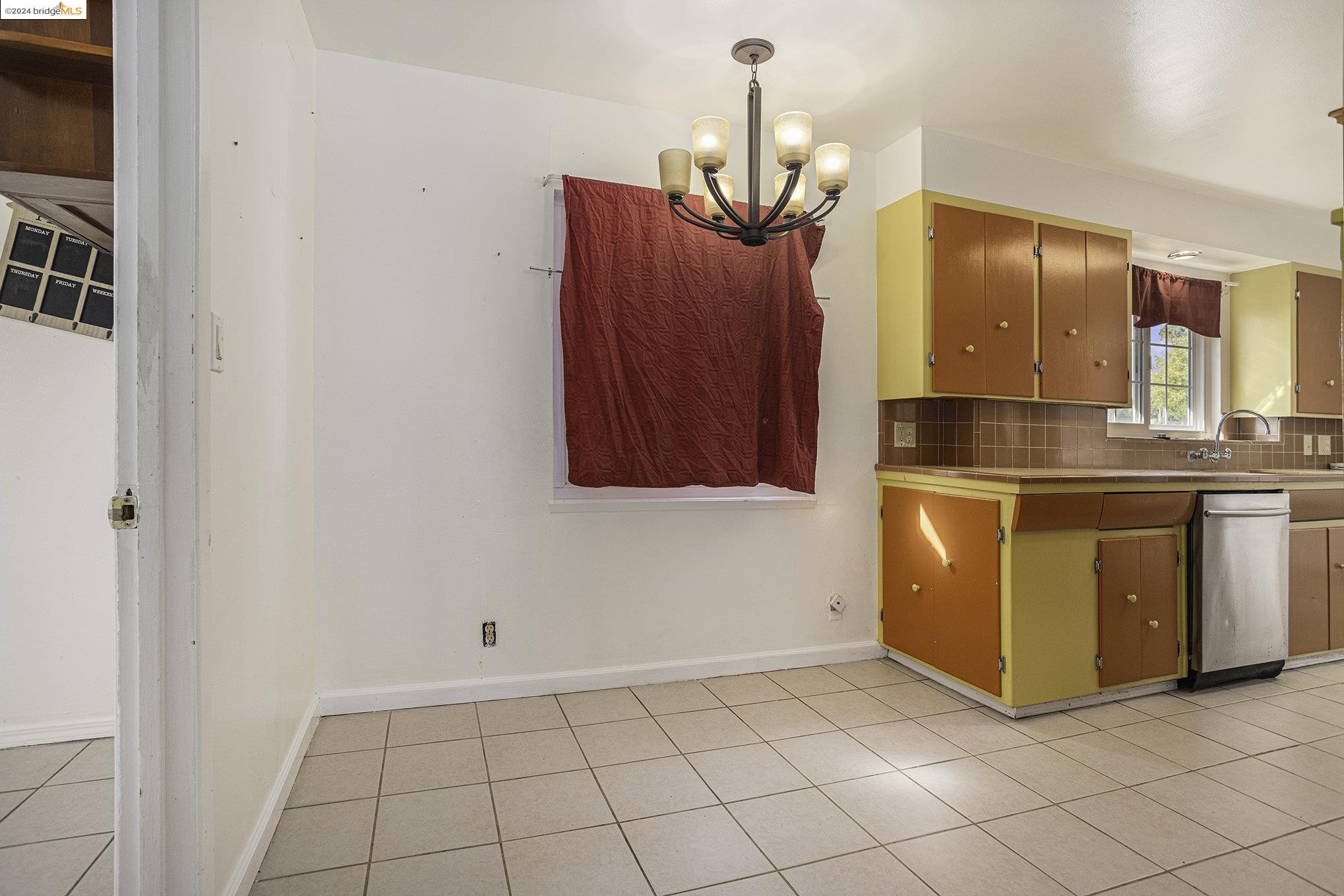 Detail Gallery Image 12 of 24 For 225 E El Campo Ave, Stockton,  CA 95207 - 3 Beds | 2 Baths