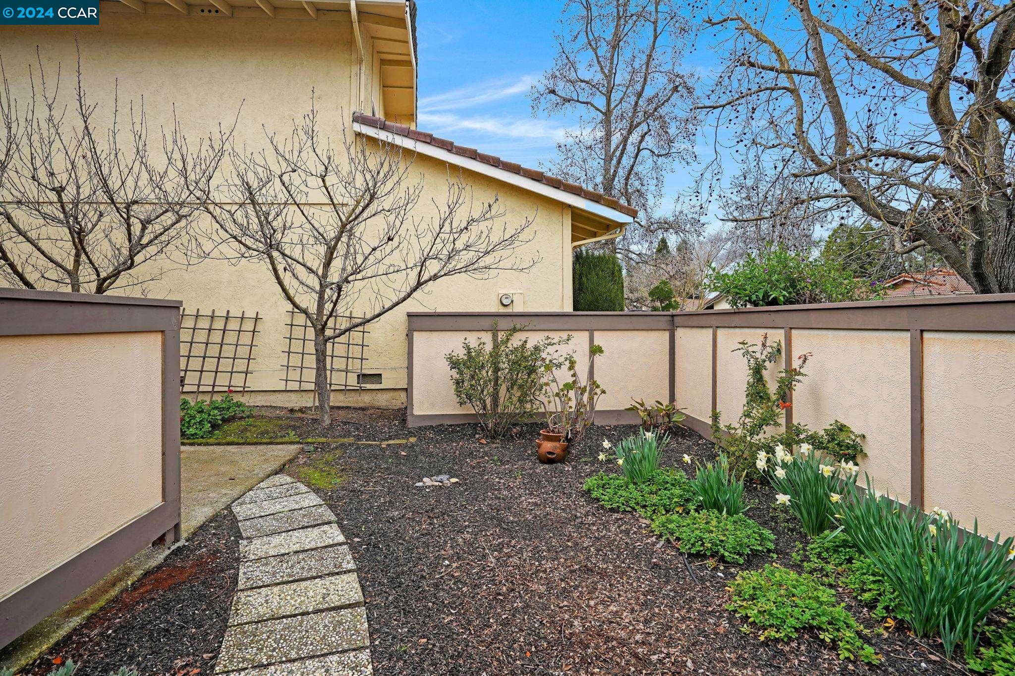 Detail Gallery Image 24 of 30 For 143 Shadowood Dr, Pleasant Hill,  CA 94523 - 4 Beds | 2 Baths