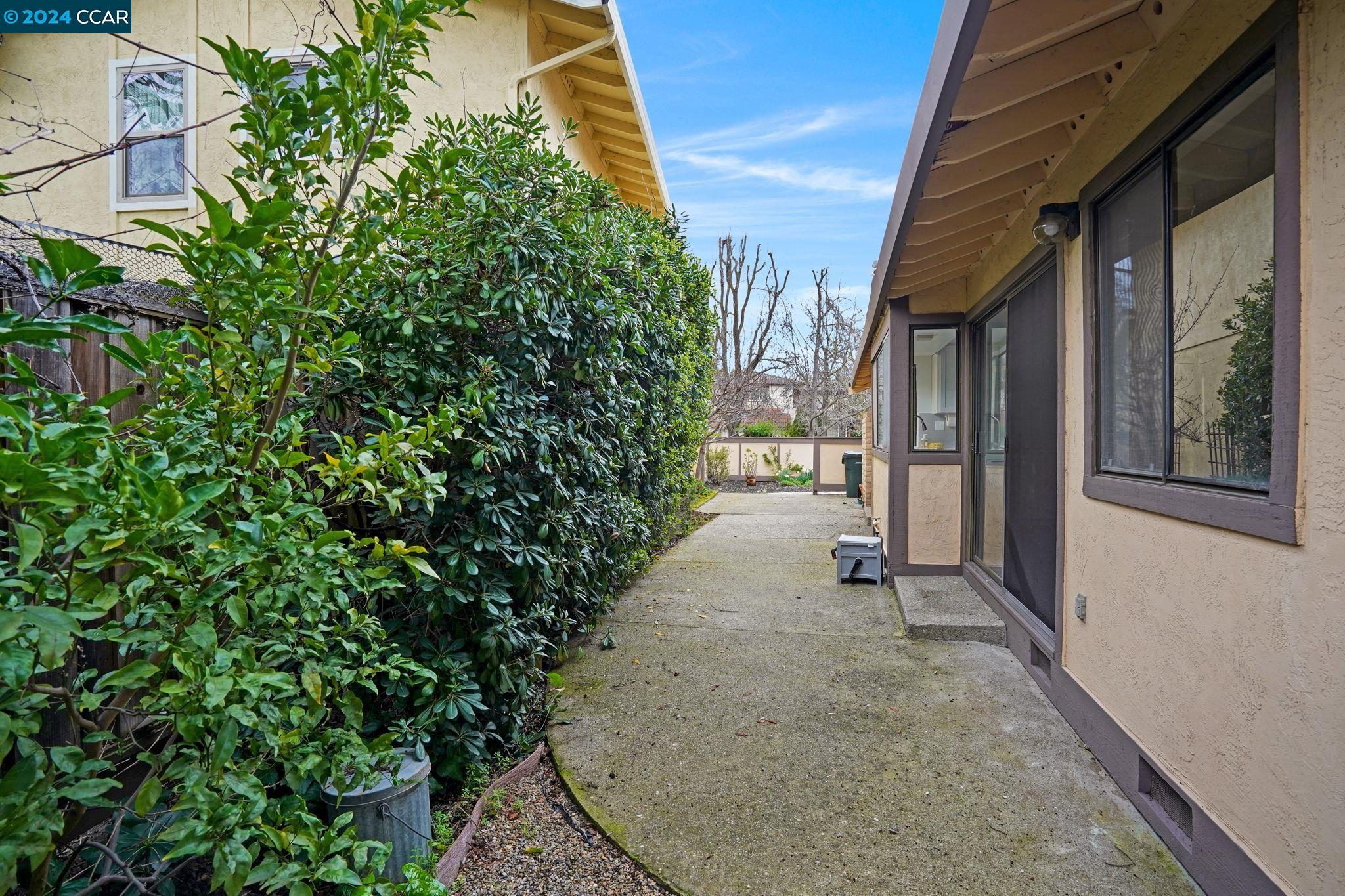 Detail Gallery Image 26 of 30 For 143 Shadowood Dr, Pleasant Hill,  CA 94523 - 4 Beds | 2 Baths