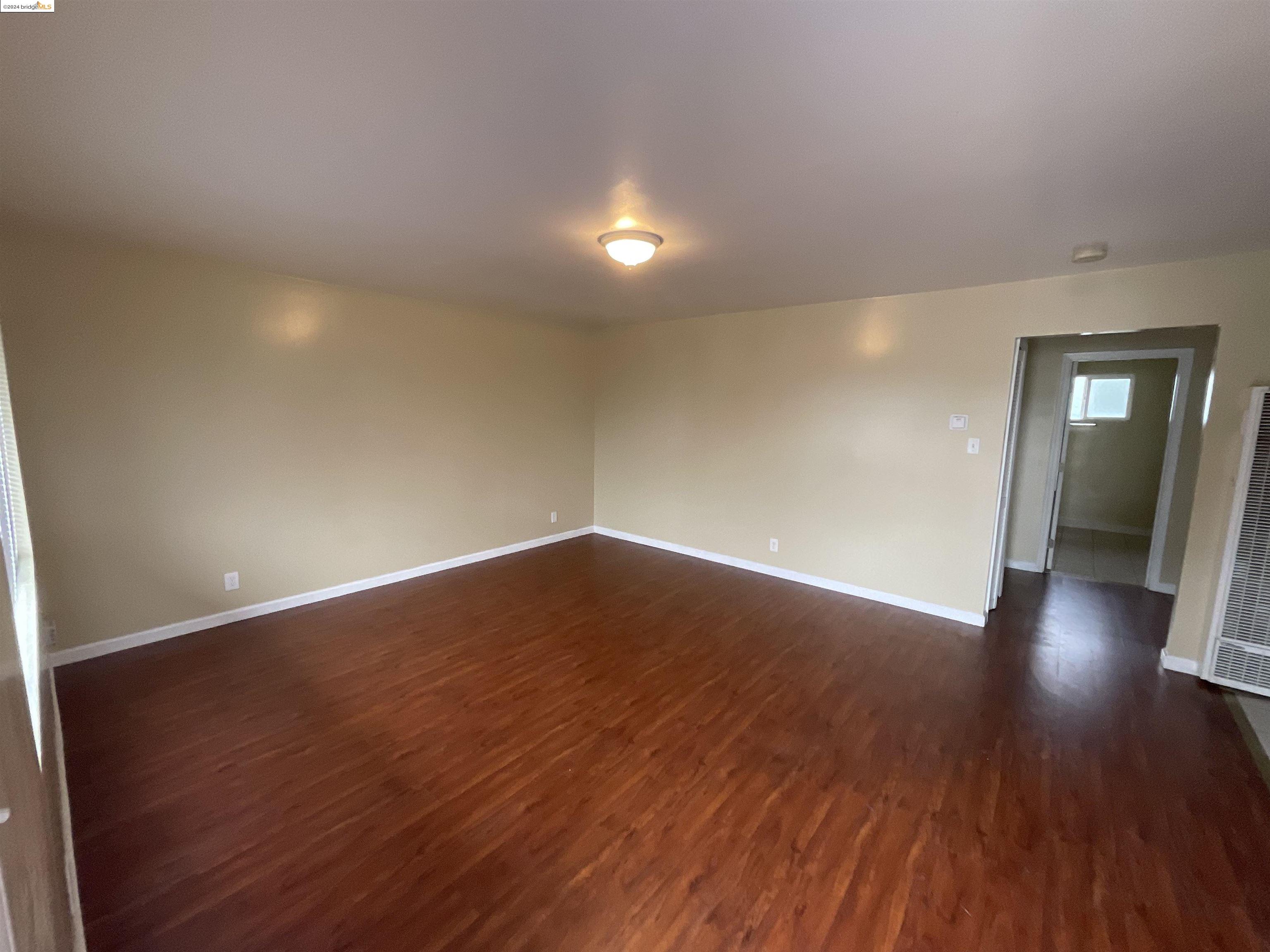Detail Gallery Image 3 of 6 For 133 Catron #D,  Oakland,  CA 94603 - 2 Beds | 1 Baths