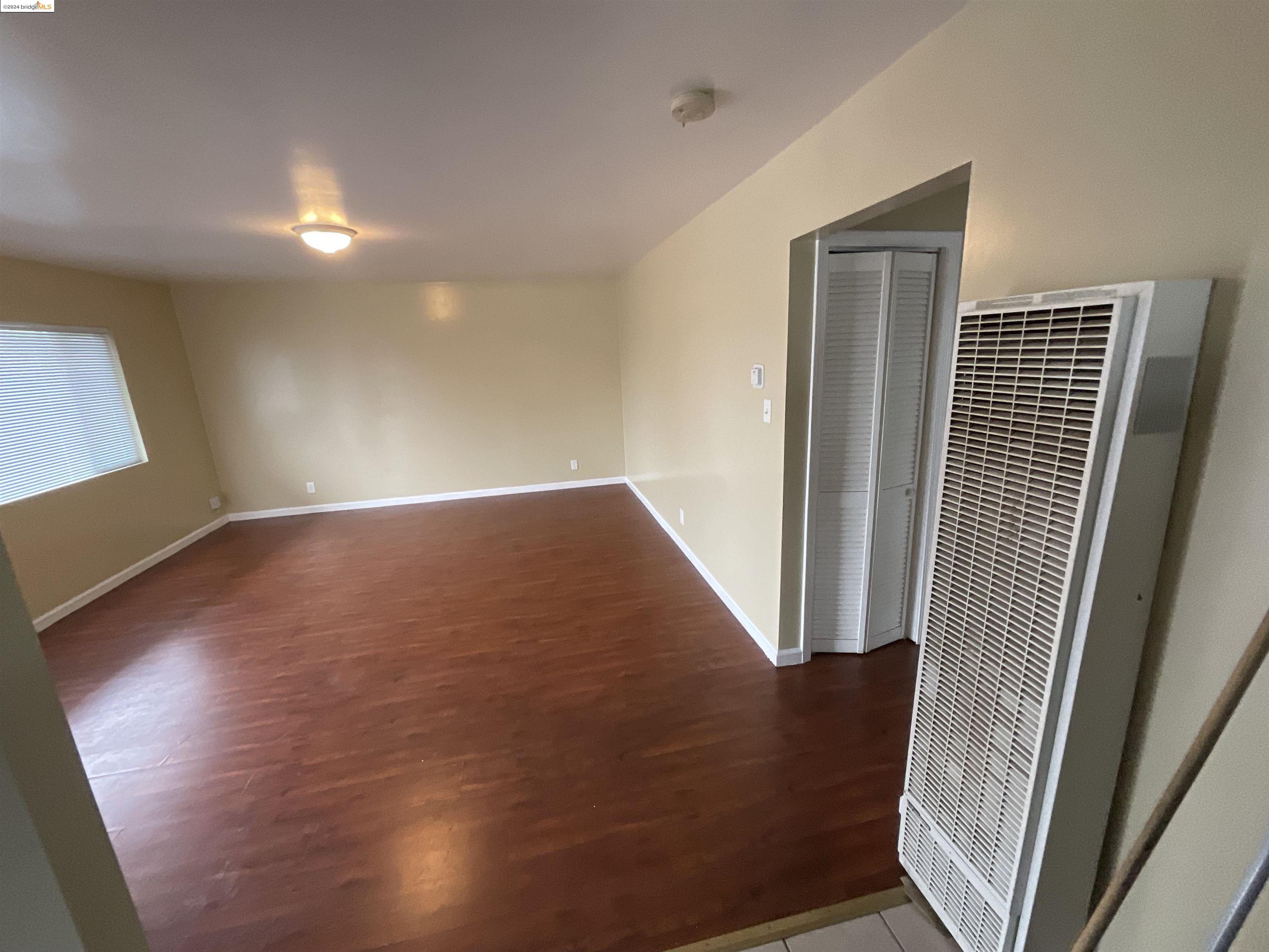 Detail Gallery Image 4 of 7 For 133 Catron #B,  Oakland,  CA 94603 - 2 Beds | 1 Baths