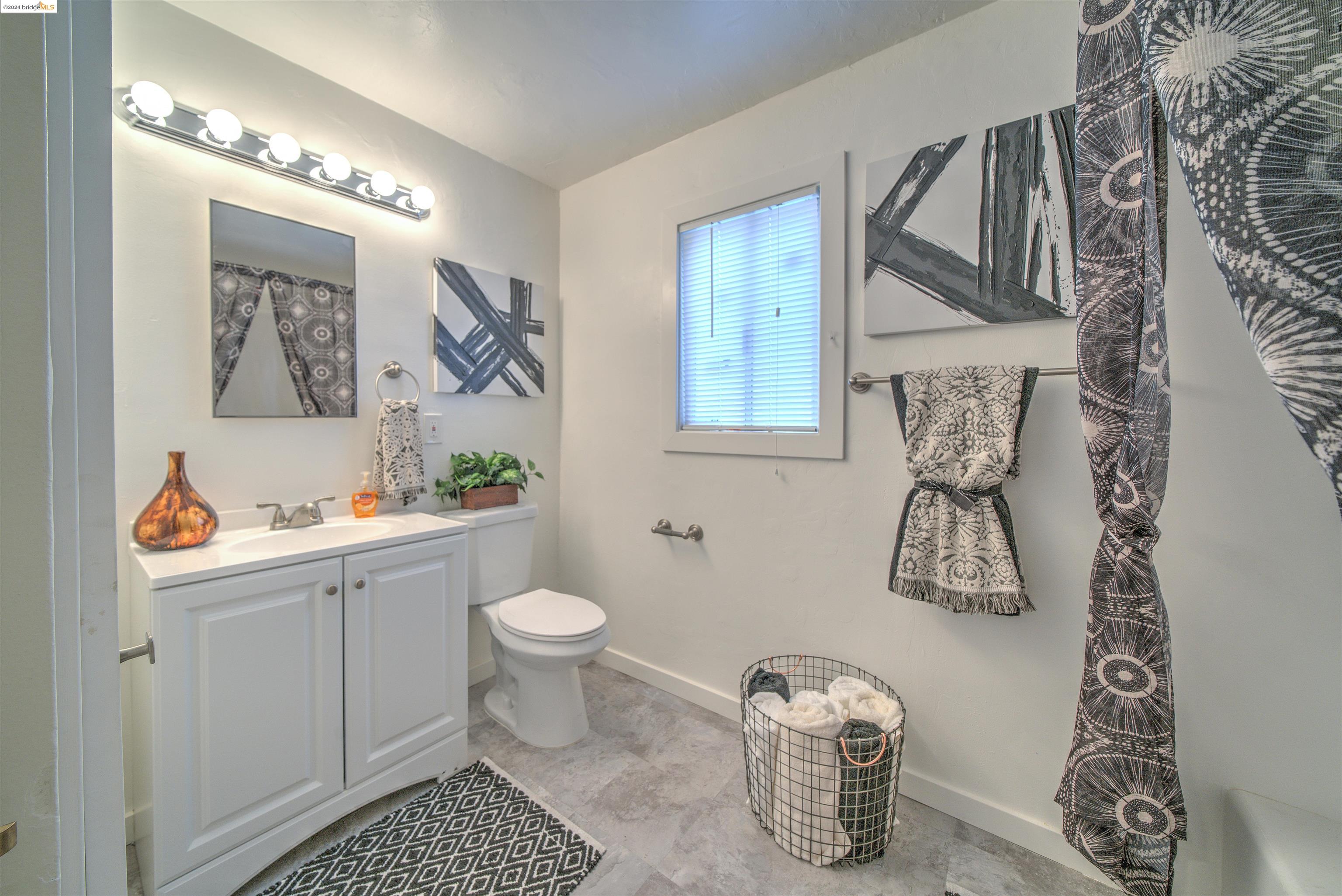 Detail Gallery Image 12 of 12 For 1049 43rd Street, Emeryville,  CA 94608 - – Beds | – Baths