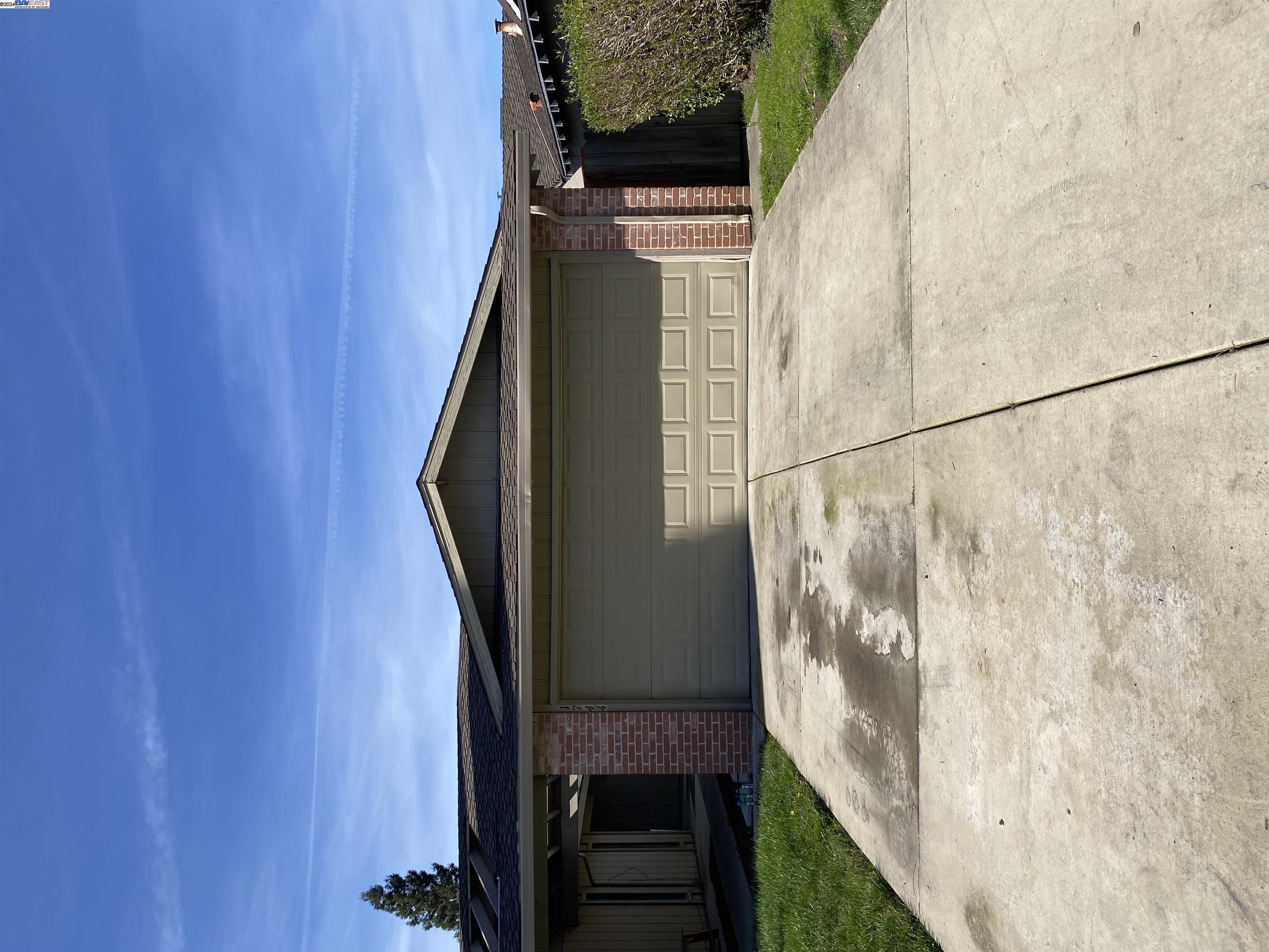 Detail Gallery Image 1 of 1 For 1744 Silver Creek Cir, Stockton,  CA 95207 - 3 Beds | 2 Baths