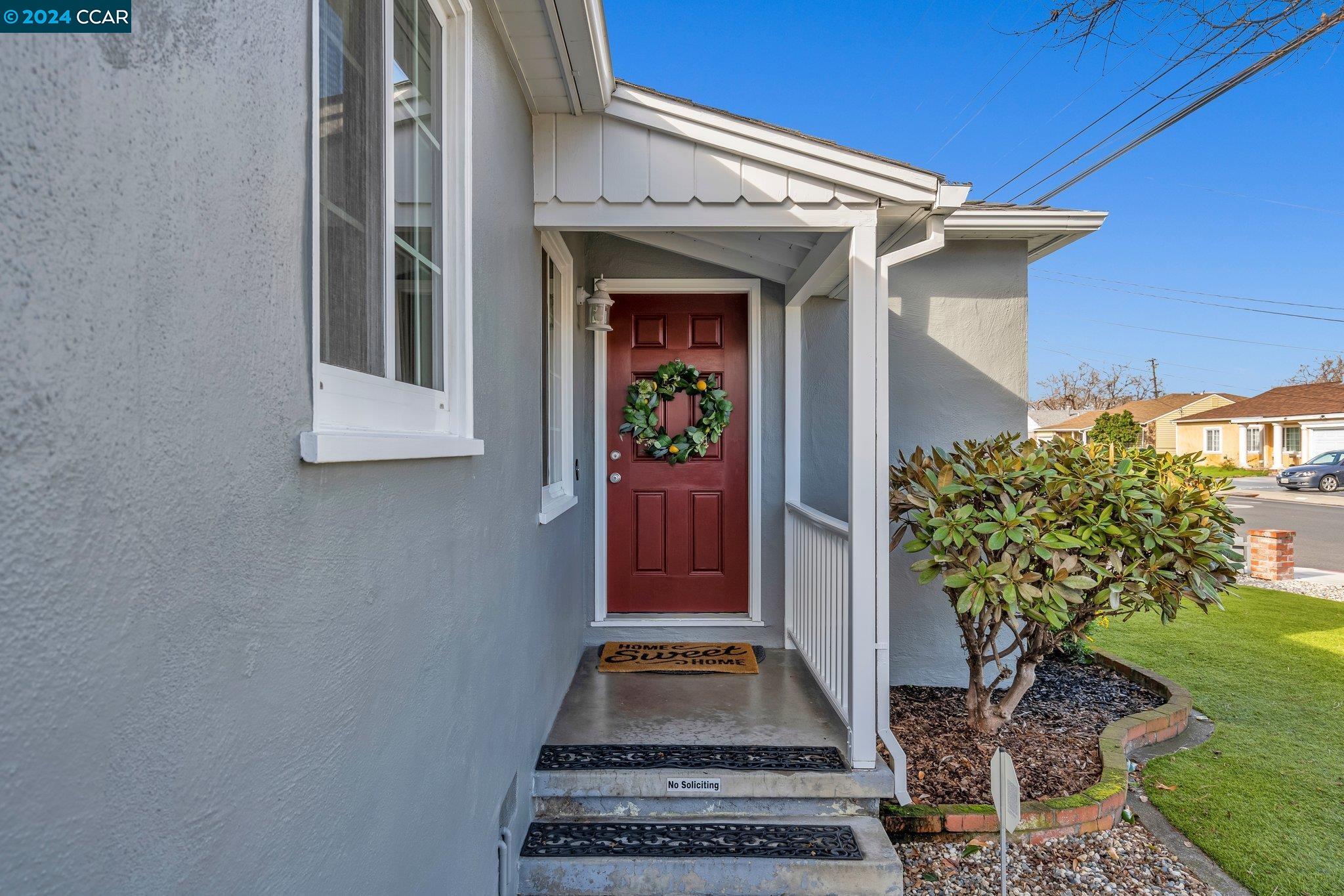 Detail Gallery Image 1 of 1 For 1098 Manor Blvd, San Leandro,  CA 94579 - 3 Beds | 2 Baths