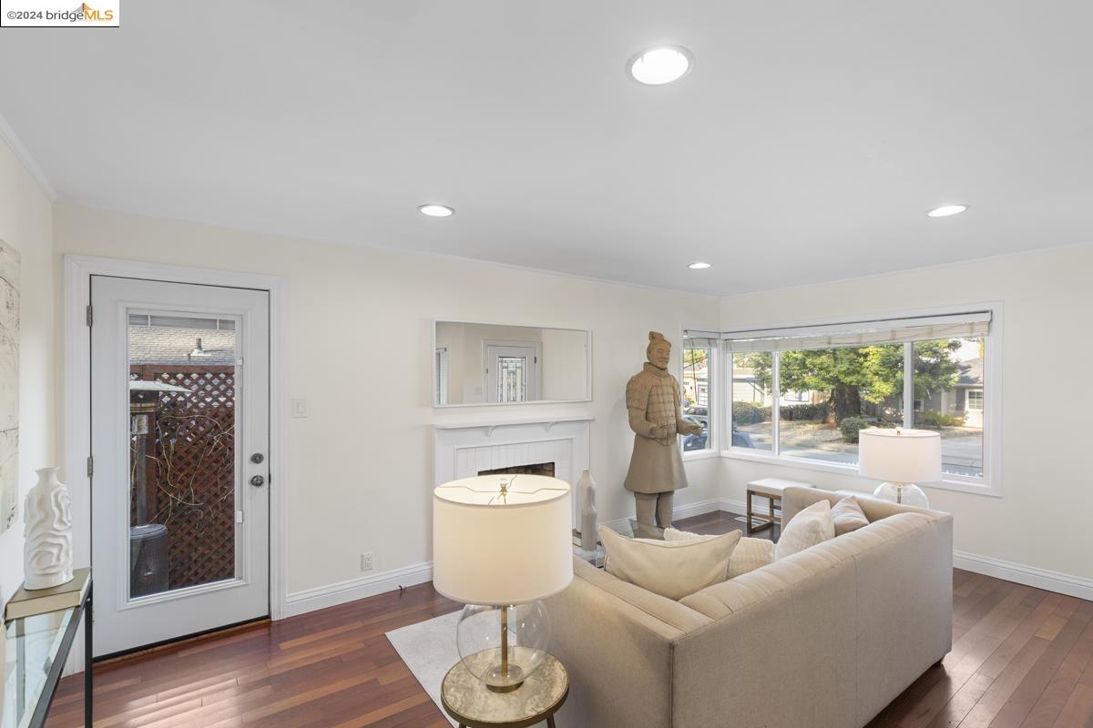 Detail Gallery Image 14 of 56 For 621 Larchmont Dr, Daly City,  CA 94015-3637 - 3 Beds | 2 Baths