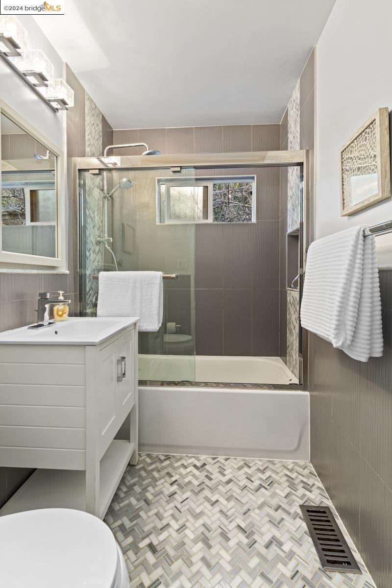 Detail Gallery Image 34 of 56 For 621 Larchmont Dr, Daly City,  CA 94015-3637 - 3 Beds | 2 Baths