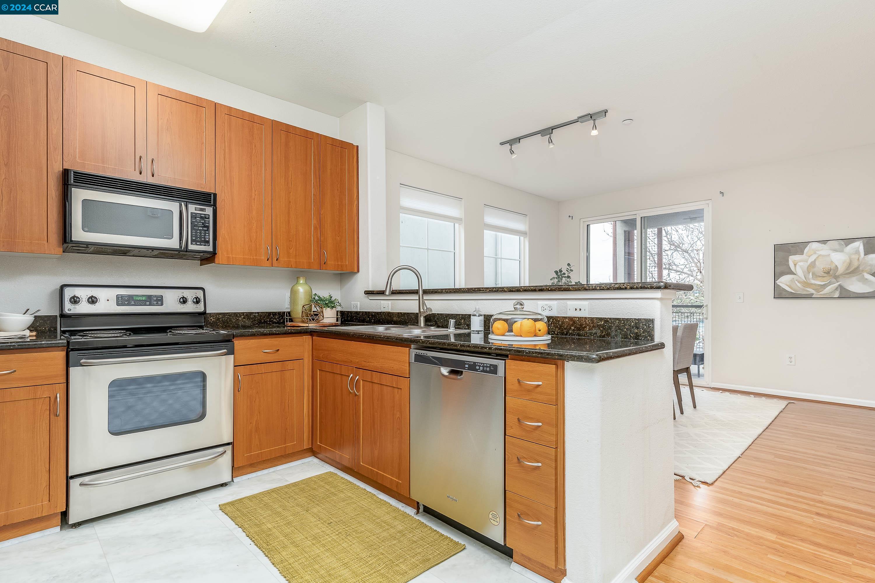Detail Gallery Image 11 of 50 For 1121 40th St #2208,  Emeryville,  CA 94608 - 2 Beds | 2 Baths