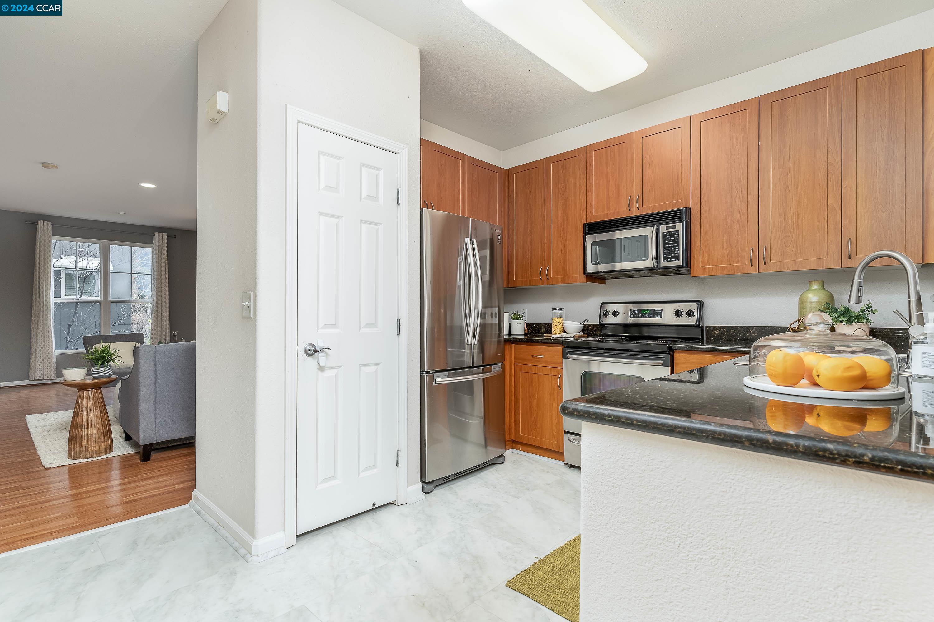 Detail Gallery Image 9 of 50 For 1121 40th St #2208,  Emeryville,  CA 94608 - 2 Beds | 2 Baths