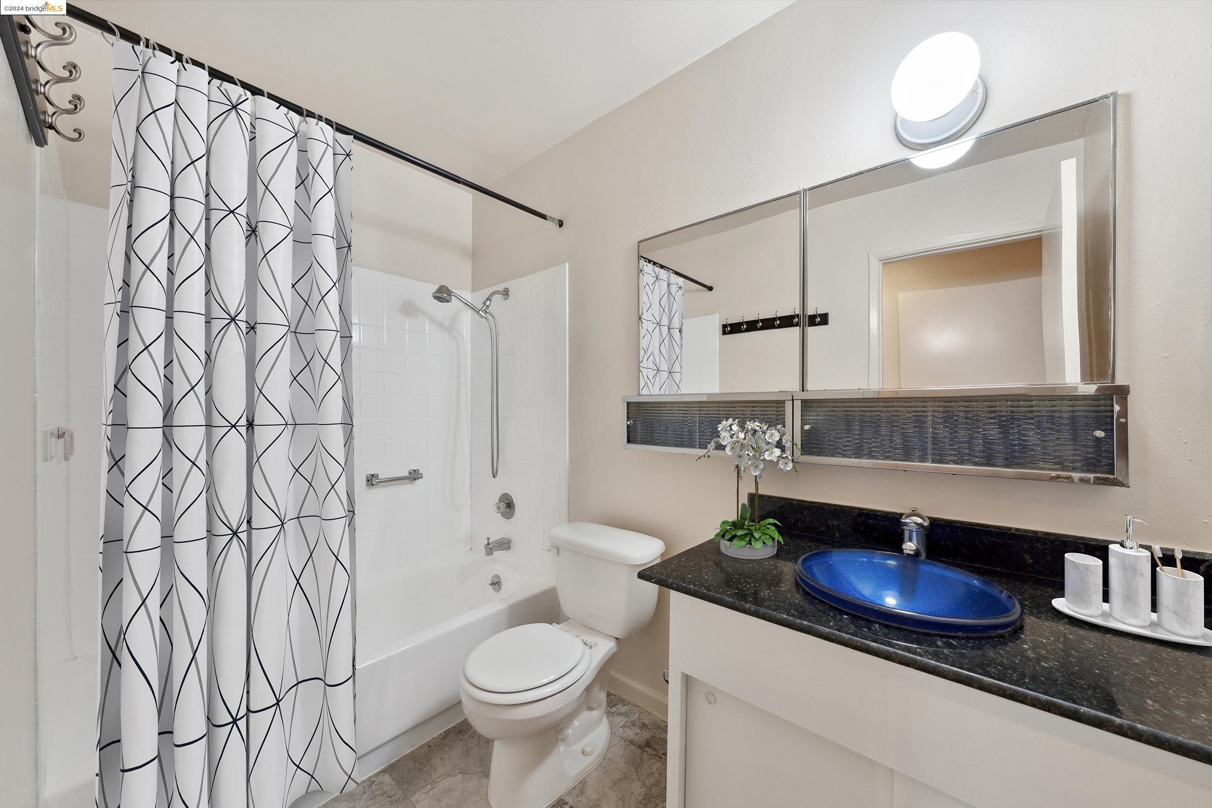 Detail Gallery Image 4 of 23 For 3 Captain Drive #D412,  Emeryville,  CA 94608 - 1 Beds | 1 Baths