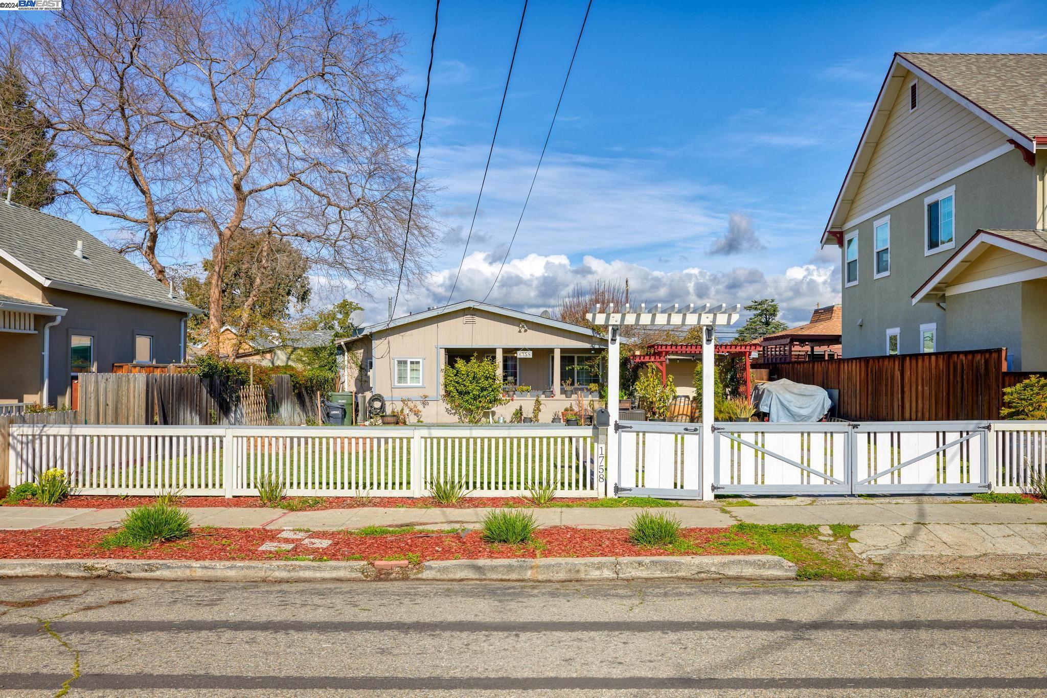 Detail Gallery Image 1 of 1 For 1758 5th St, Livermore,  CA 94550 - 3 Beds | 1 Baths