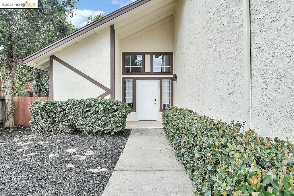 Detail Gallery Image 2 of 37 For 429 Redford Ln, Modesto,  CA 95350 - 3 Beds | 2/1 Baths
