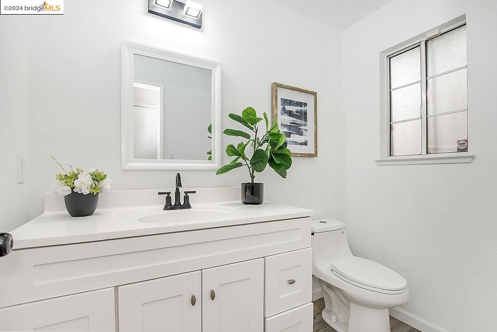Detail Gallery Image 15 of 37 For 429 Redford Ln, Modesto,  CA 95350 - 3 Beds | 2/1 Baths