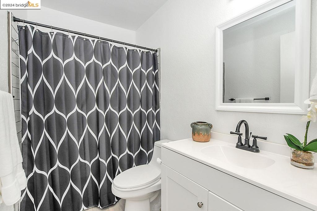 Detail Gallery Image 19 of 37 For 429 Redford Ln, Modesto,  CA 95350 - 3 Beds | 2/1 Baths