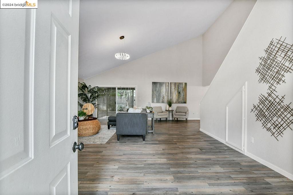 Detail Gallery Image 3 of 37 For 429 Redford Ln, Modesto,  CA 95350 - 3 Beds | 2/1 Baths