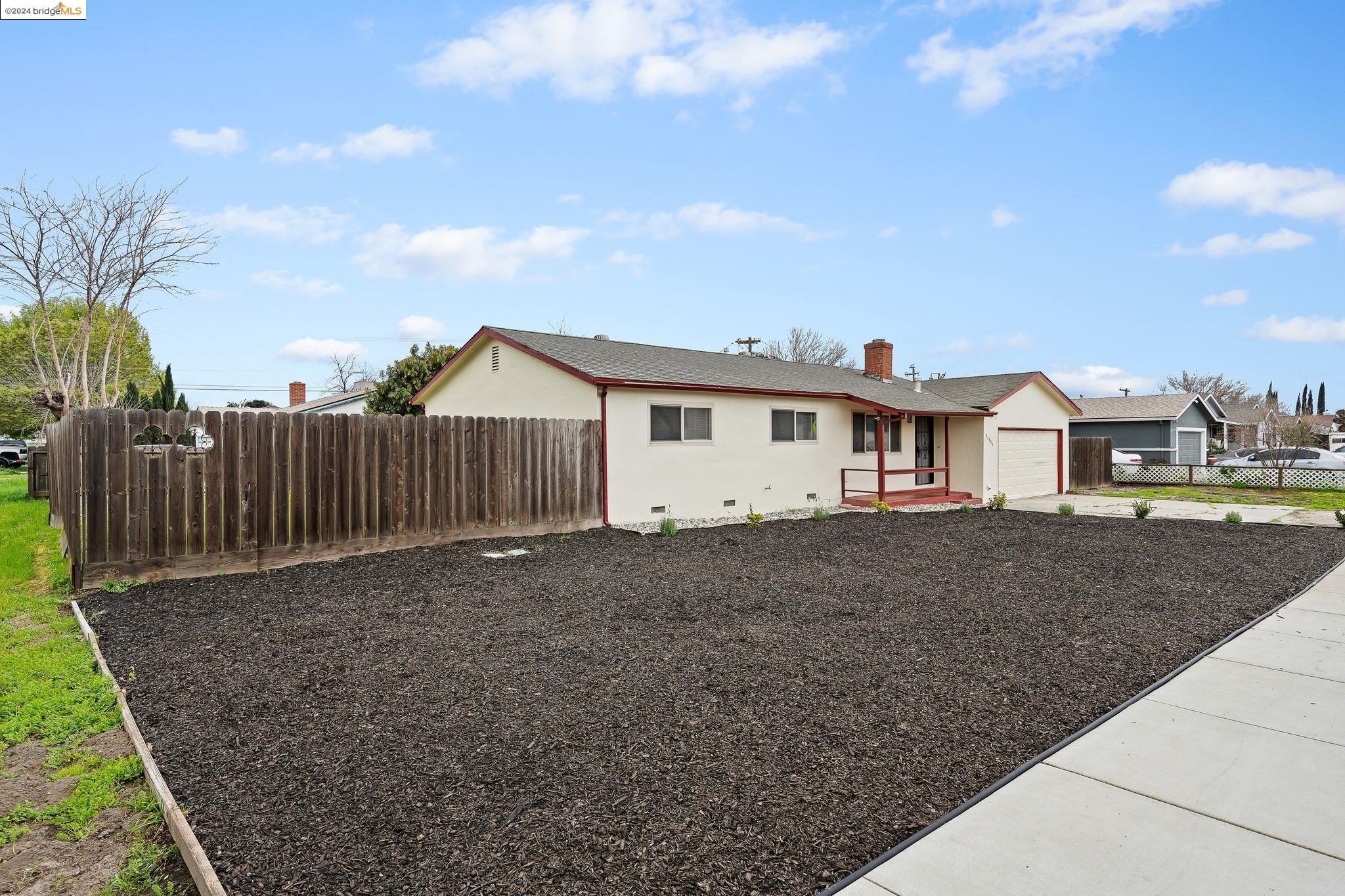 Detail Gallery Image 3 of 46 For 15954 5th Street, Lathrop,  CA 93309-762 - 3 Beds | 2 Baths