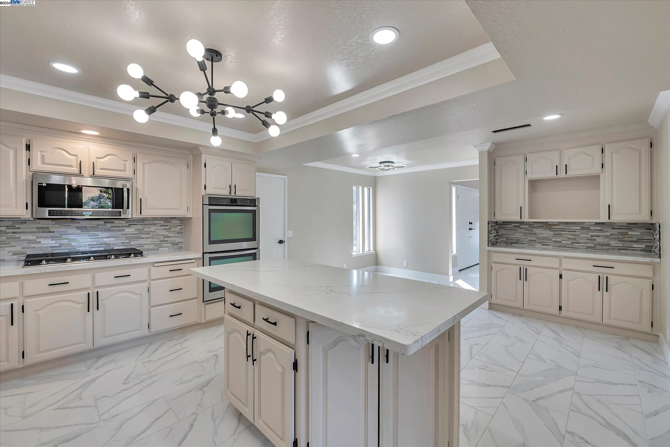 Detail Gallery Image 5 of 60 For 4280 Hillview Dr, Pittsburg,  CA 94565 - 5 Beds | 4/1 Baths