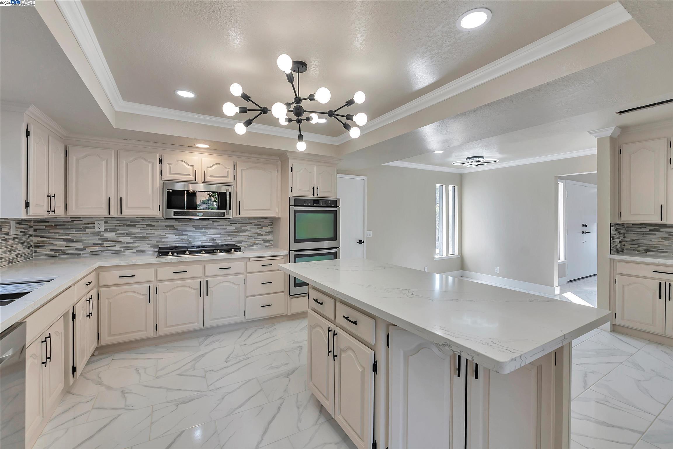 Detail Gallery Image 6 of 60 For 4280 Hillview Dr, Pittsburg,  CA 94565 - 5 Beds | 4/1 Baths