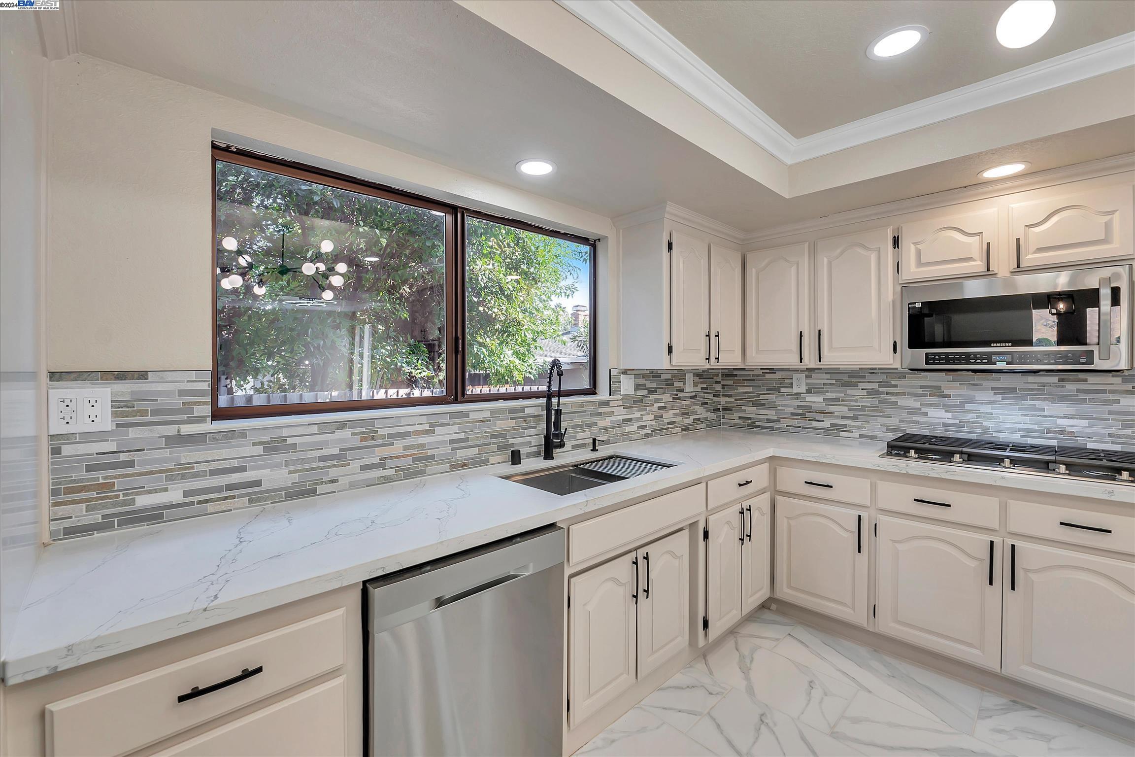 Detail Gallery Image 7 of 60 For 4280 Hillview Dr, Pittsburg,  CA 94565 - 5 Beds | 4/1 Baths