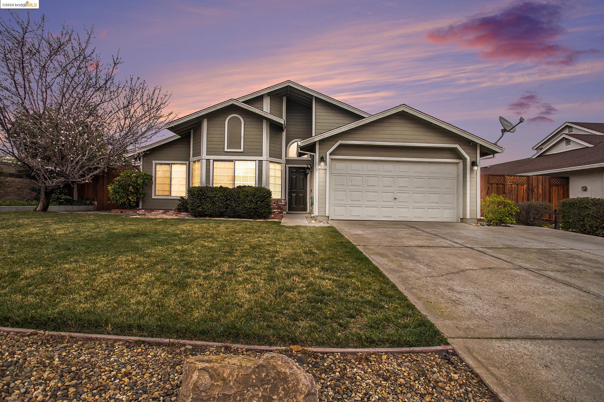 Detail Gallery Image 1 of 1 For 1950 Gateway Dr, Oakley,  CA 94561 - 3 Beds | 2 Baths