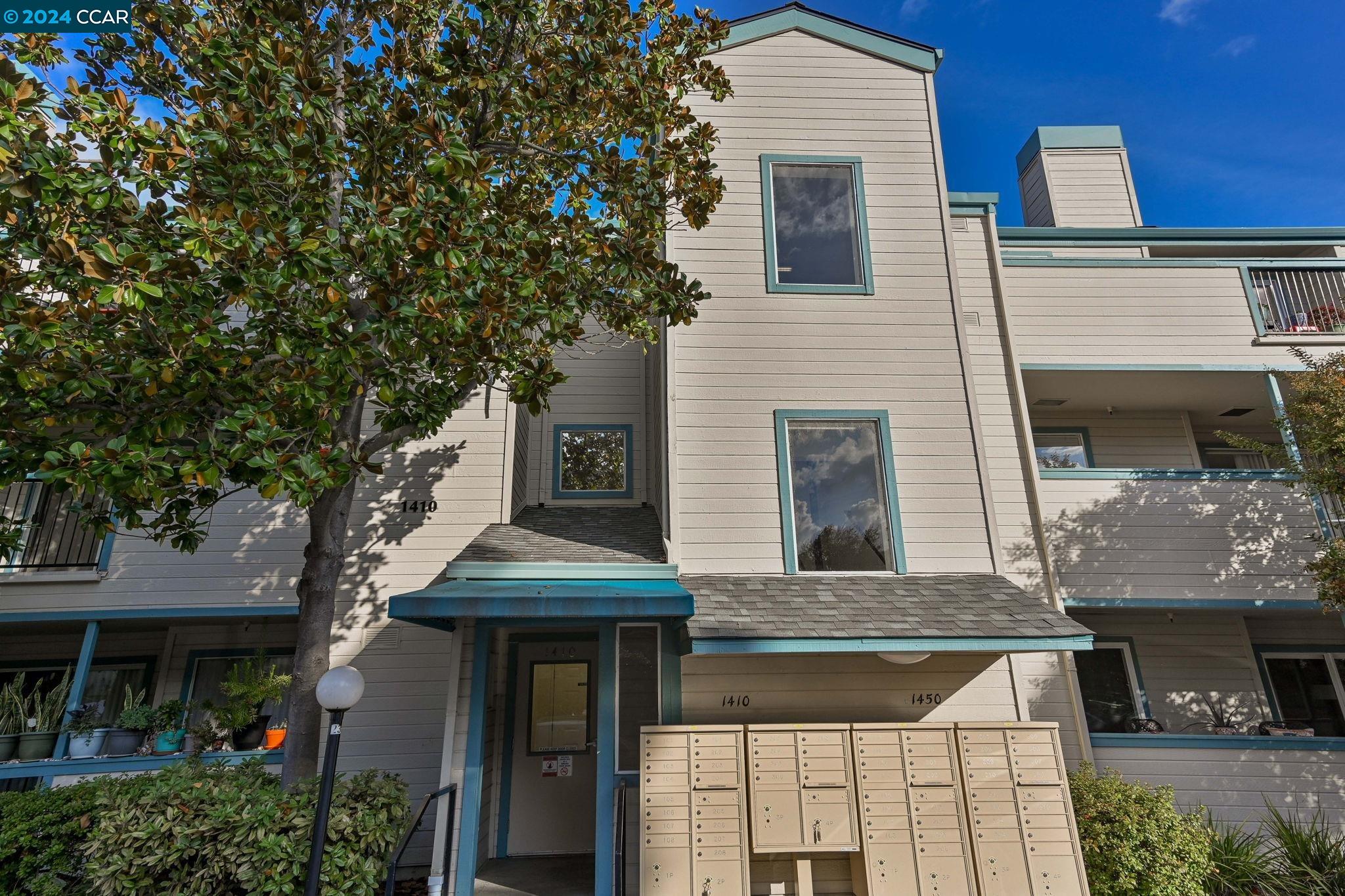 More Details about MLS # 41050325 : 1410 BEL AIR DR # 205