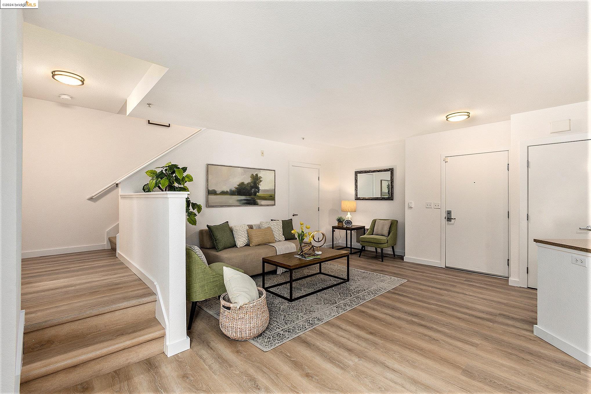 Detail Gallery Image 4 of 29 For 1511 Jefferson St Th9,  Oakland,  CA 94612 - 2 Beds | 2/1 Baths