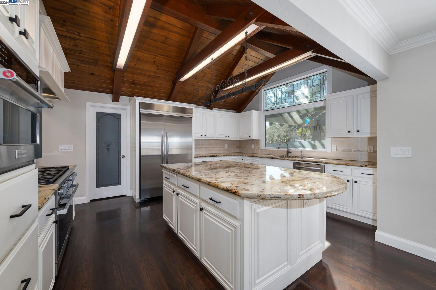 Detail Gallery Image 9 of 54 For 2810 Foothill Oaks Dr, Pleasanton,  CA 94588 - 6 Beds | 4/1 Baths