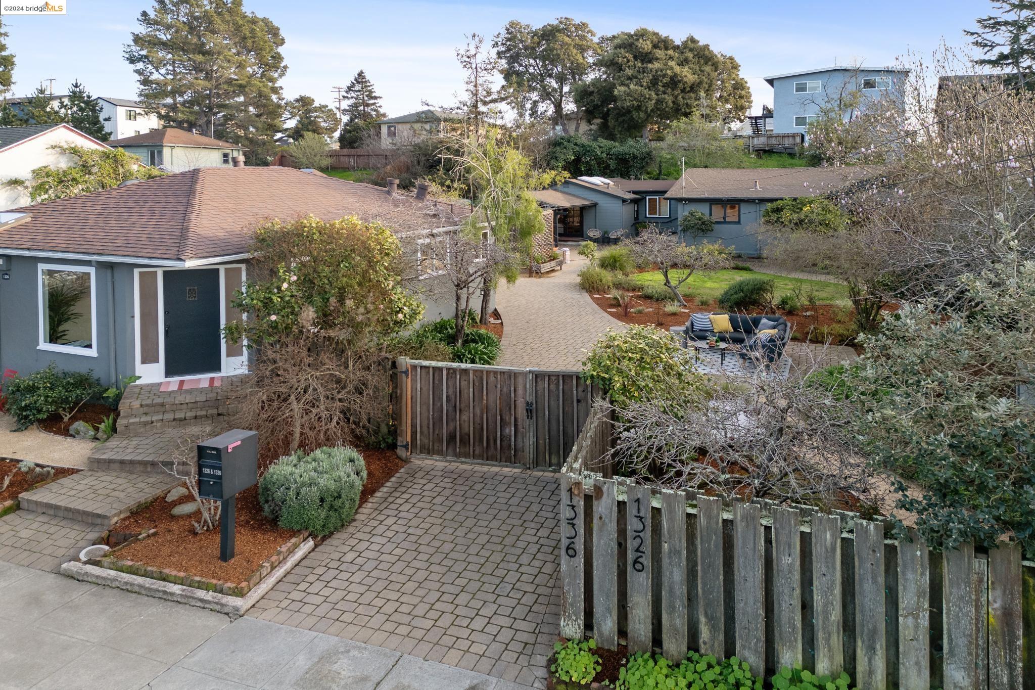 Detail Gallery Image 1 of 1 For 1326 Lincoln St, Berkeley,  CA 94702 - 5 Beds | 3/1 Baths