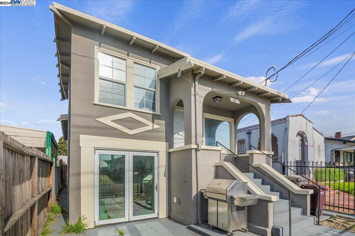 Detail Gallery Image 1 of 1 For 1819 68th Ave, Oakland,  CA 94621 - 2 Beds | 1 Baths
