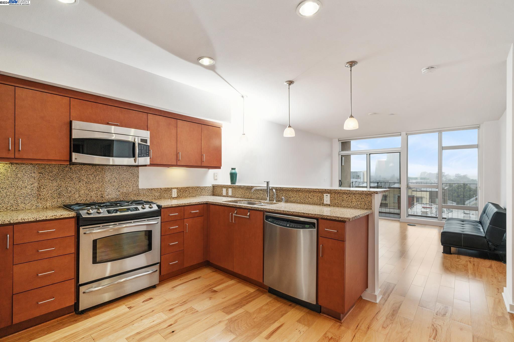 Detail Gallery Image 1 of 24 For 630 Thomas L Berkley Way #616,  Oakland,  CA 94612 - 1 Beds | 1 Baths
