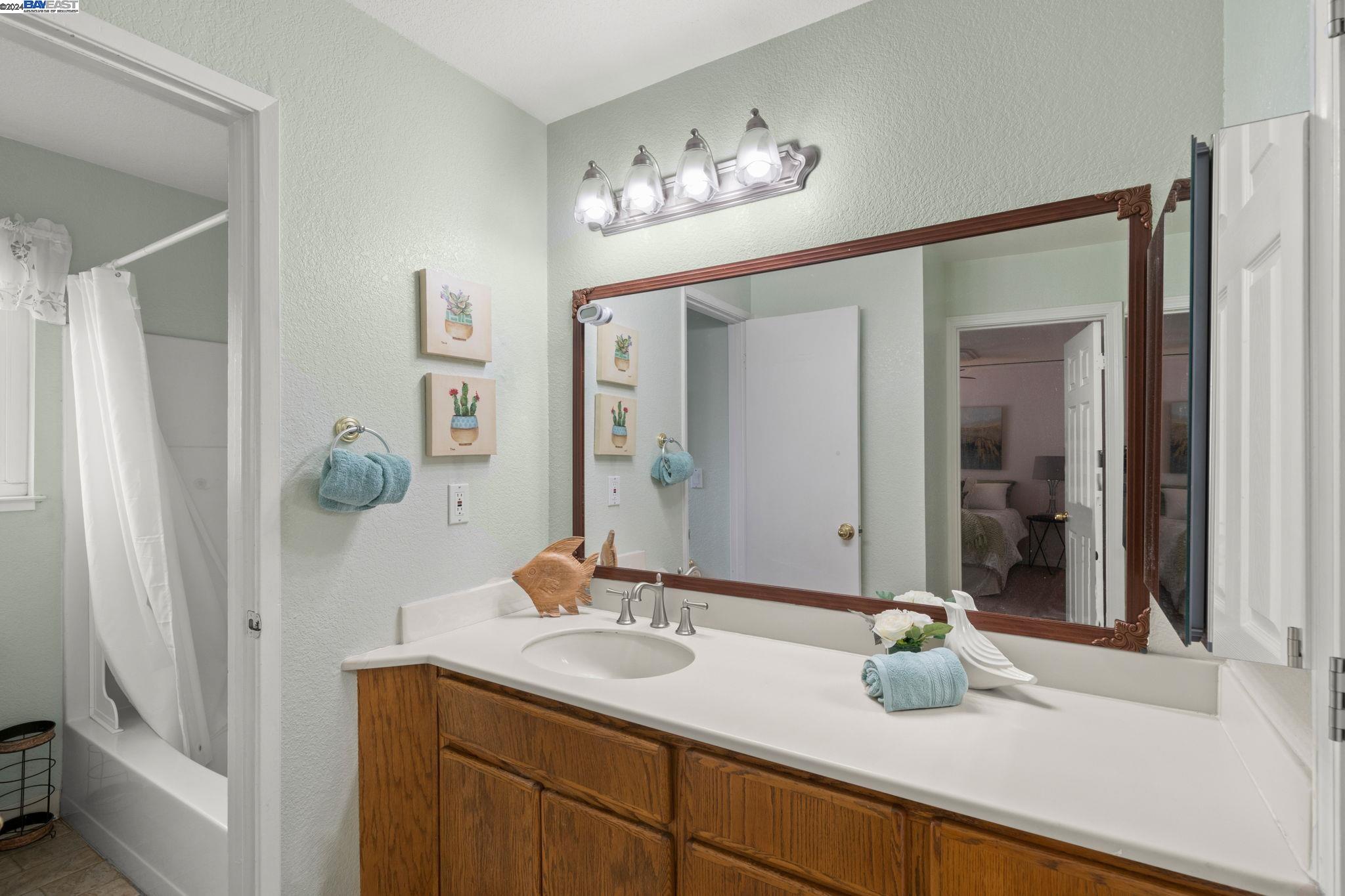 Detail Gallery Image 13 of 16 For 3775 Carrigan Cmn, Livermore,  CA 94550 - 3 Beds | 1/1 Baths
