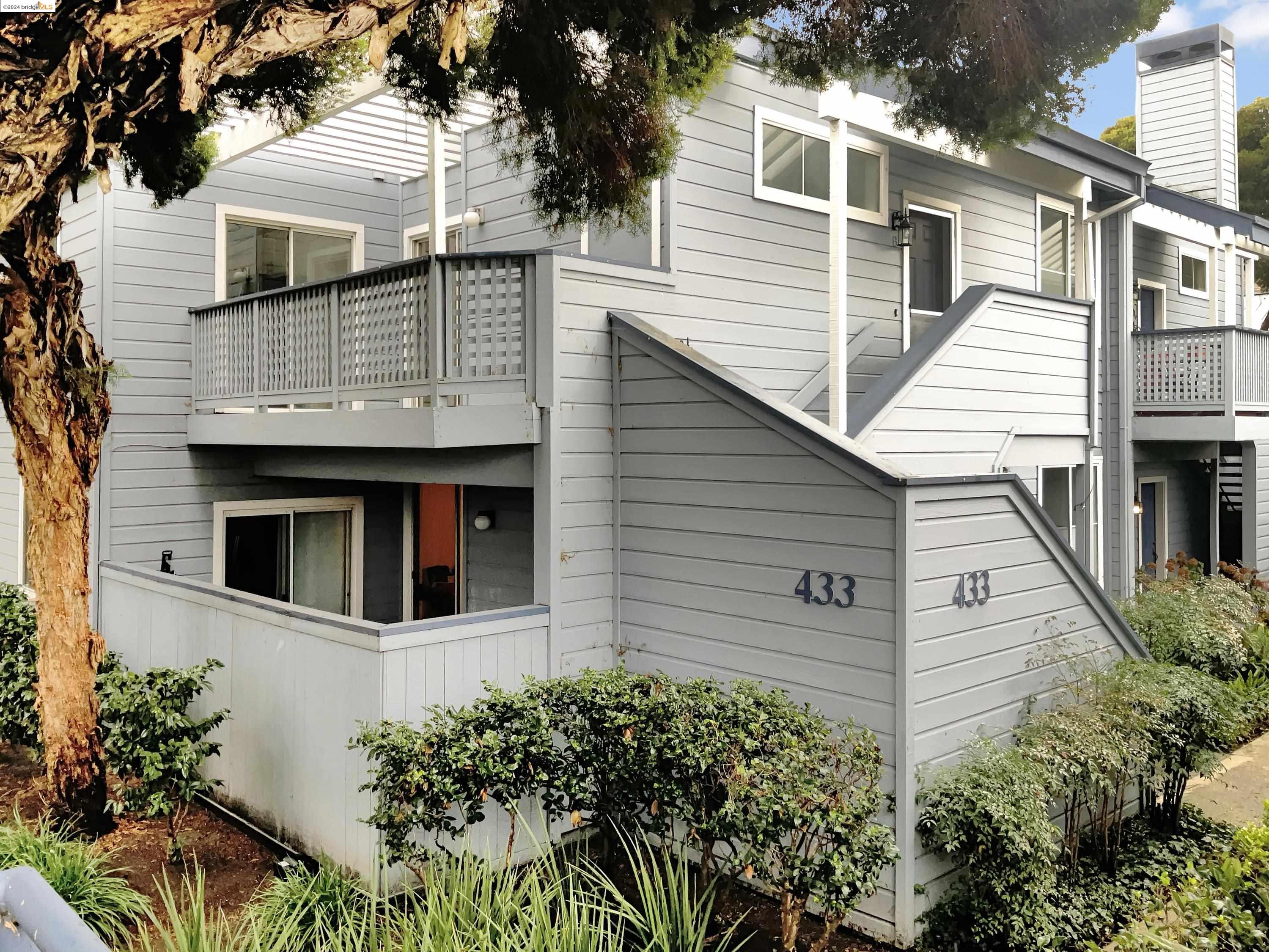Detail Gallery Image 1 of 1 For 433 Cork Harbour Cir #B,  Redwood City,  CA 94065 - 3 Beds | 2 Baths
