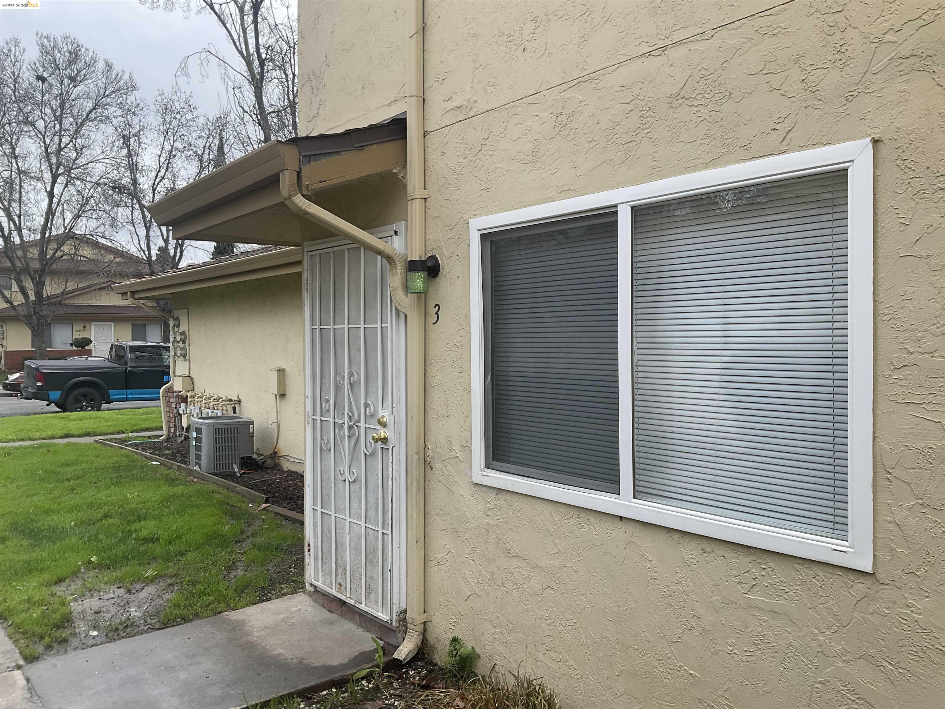 Detail Gallery Image 1 of 1 For 2204 Peppertree Way #3,  Antioch,  CA 94509 - 2 Beds | 1 Baths