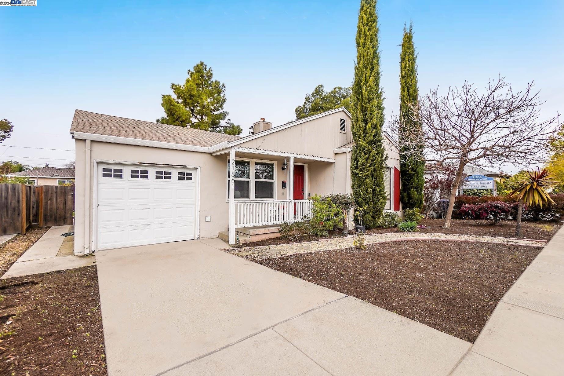 Detail Gallery Image 1 of 1 For 21861 Redwood Rd, Castro Valley,  CA 94546 - 3 Beds | 2 Baths