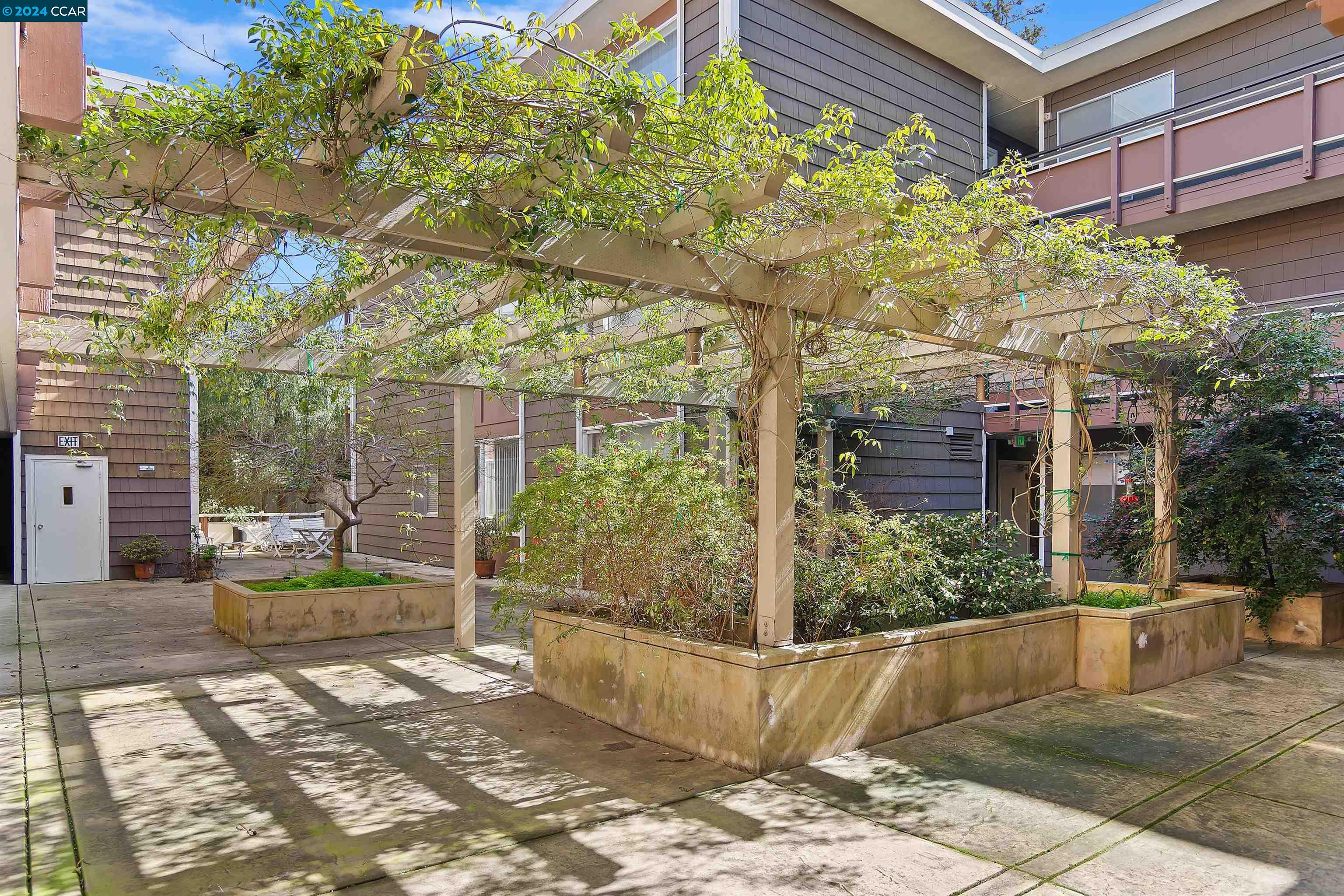 Detail Gallery Image 39 of 53 For 2601 College Ave #309,  Berkeley,  CA 94704 - 2 Beds | 2 Baths