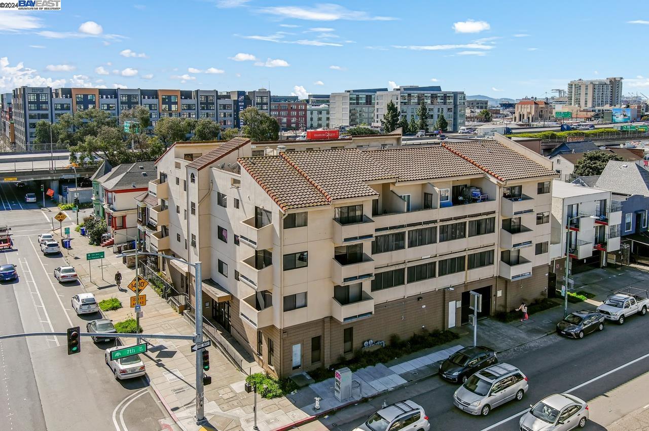 Detail Gallery Image 1 of 27 For 625 Madison St #201,  Oakland,  CA 94607 - 2 Beds | 2 Baths